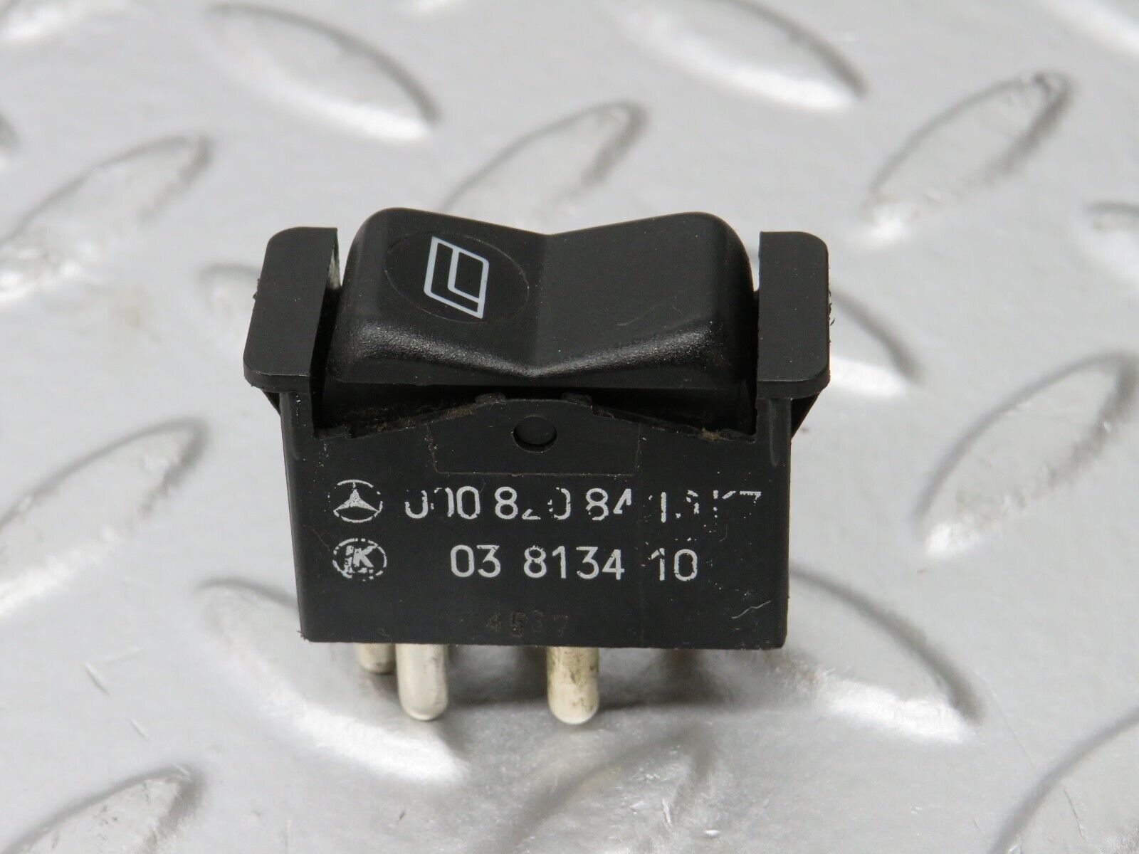 32209 Mercedes-Benz W123 230E Rear Right Electric Window Switch 0008208410