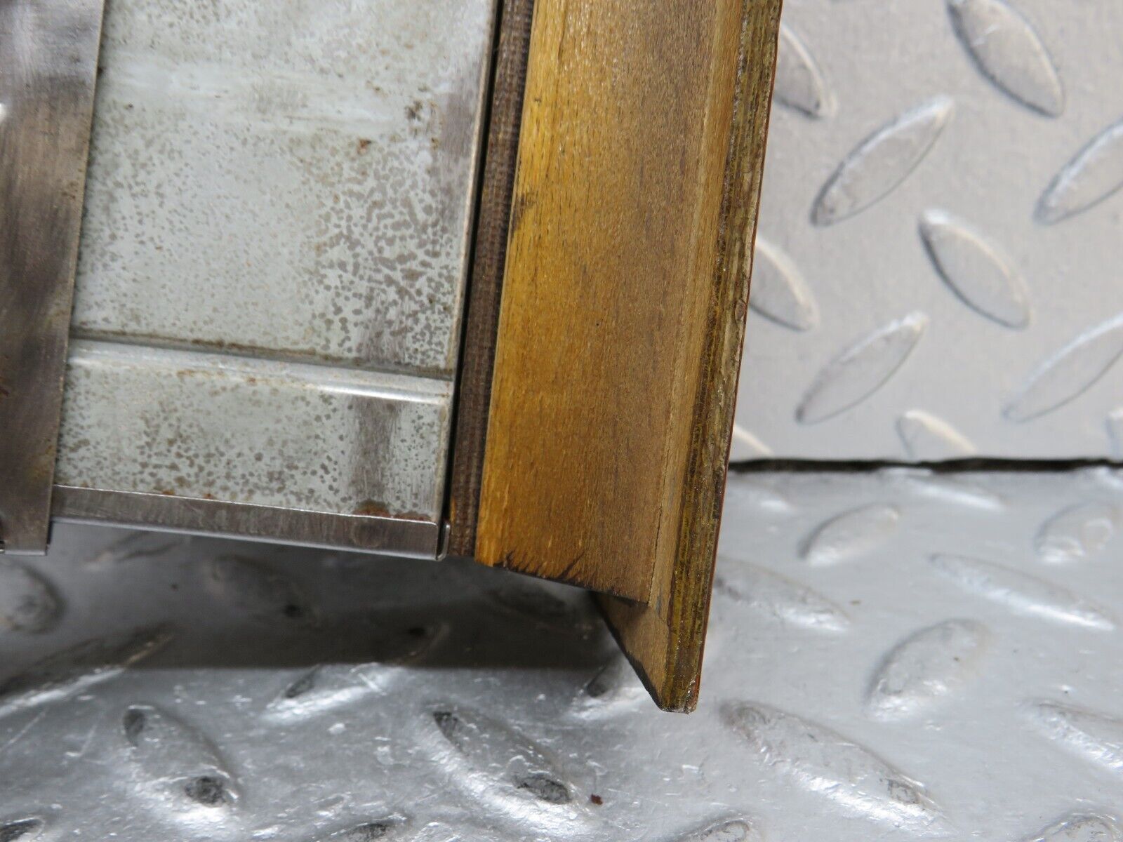 37552 Mercedes-Benz W109 300SEL Centre Console Ashtray Wood Finish