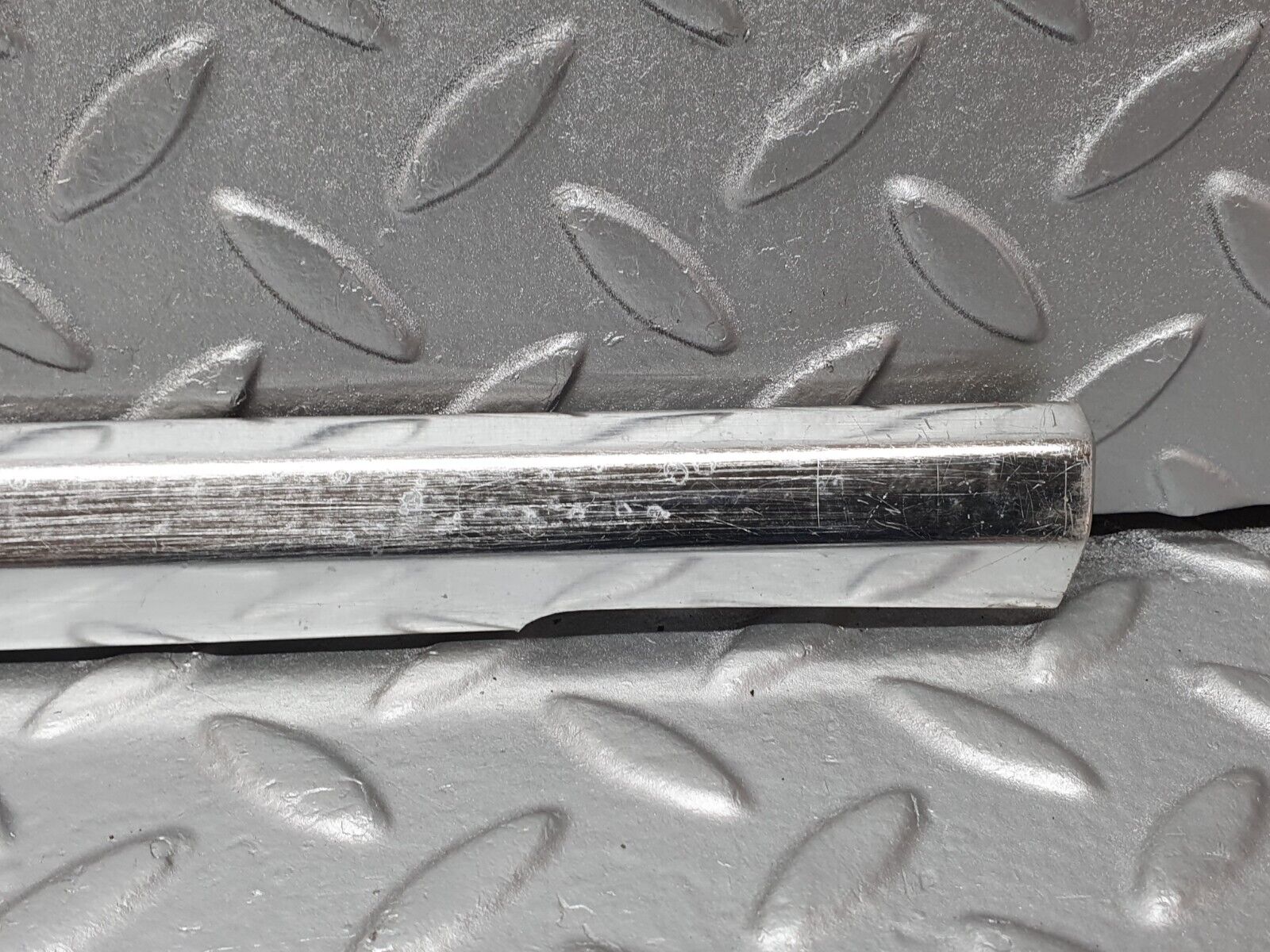 41189 Mercedes-Benz W126 300SE Front Right Door Chrome Moulding Trim