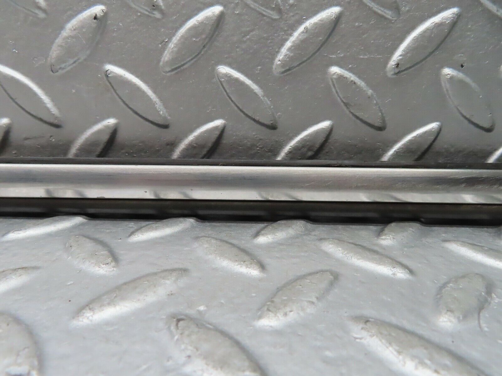 20962 Mercedes-Benz W114 250CE Coupe Left Door Centre Moulding Trim