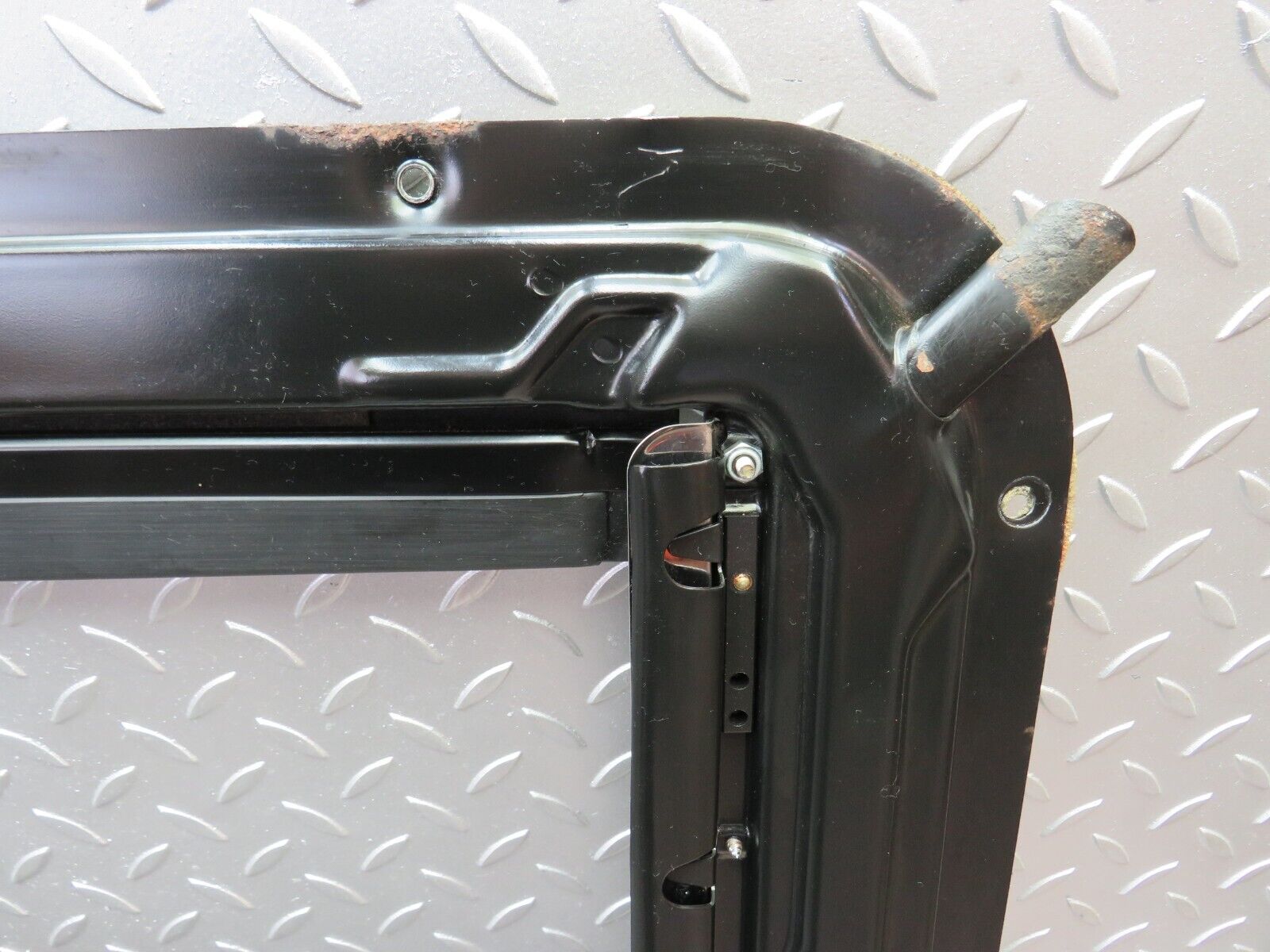 34216 Mercedes-Benz W124 260E Power Sunroof Frame 1247820131 1247820231