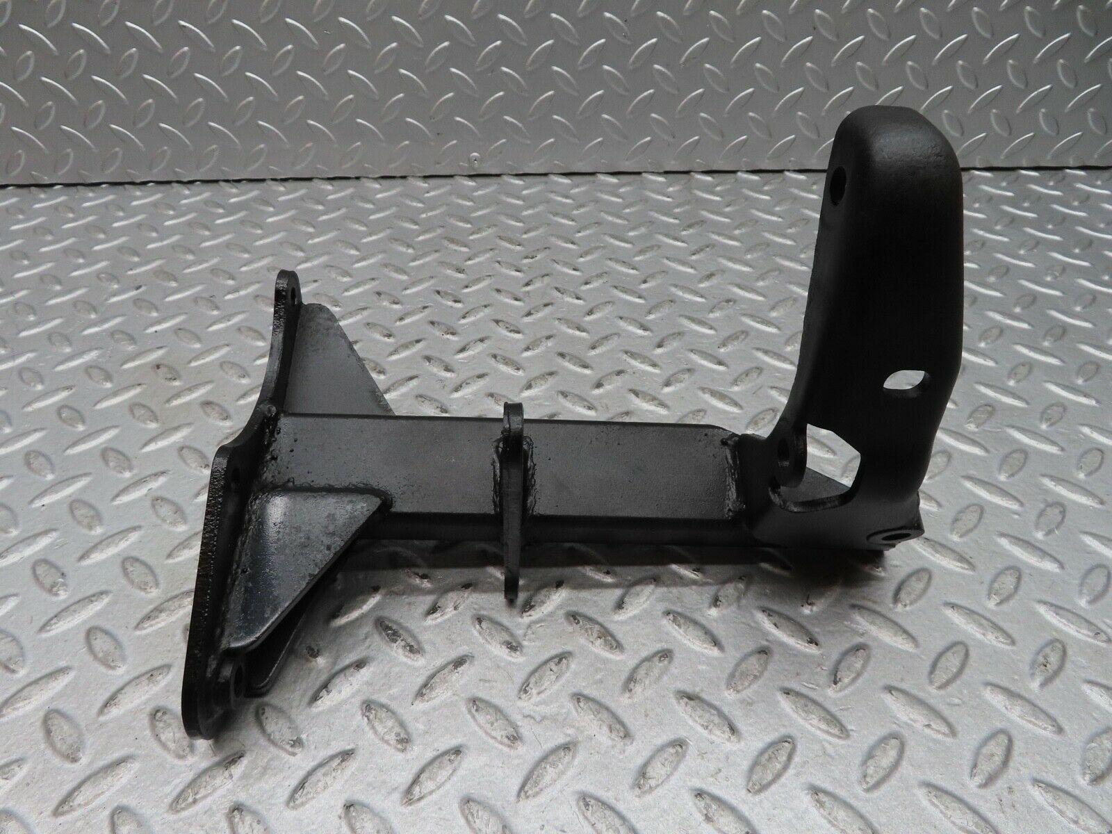 17082 Mercedes-Benz C107 380SLC Air Condition Compressor Bracket