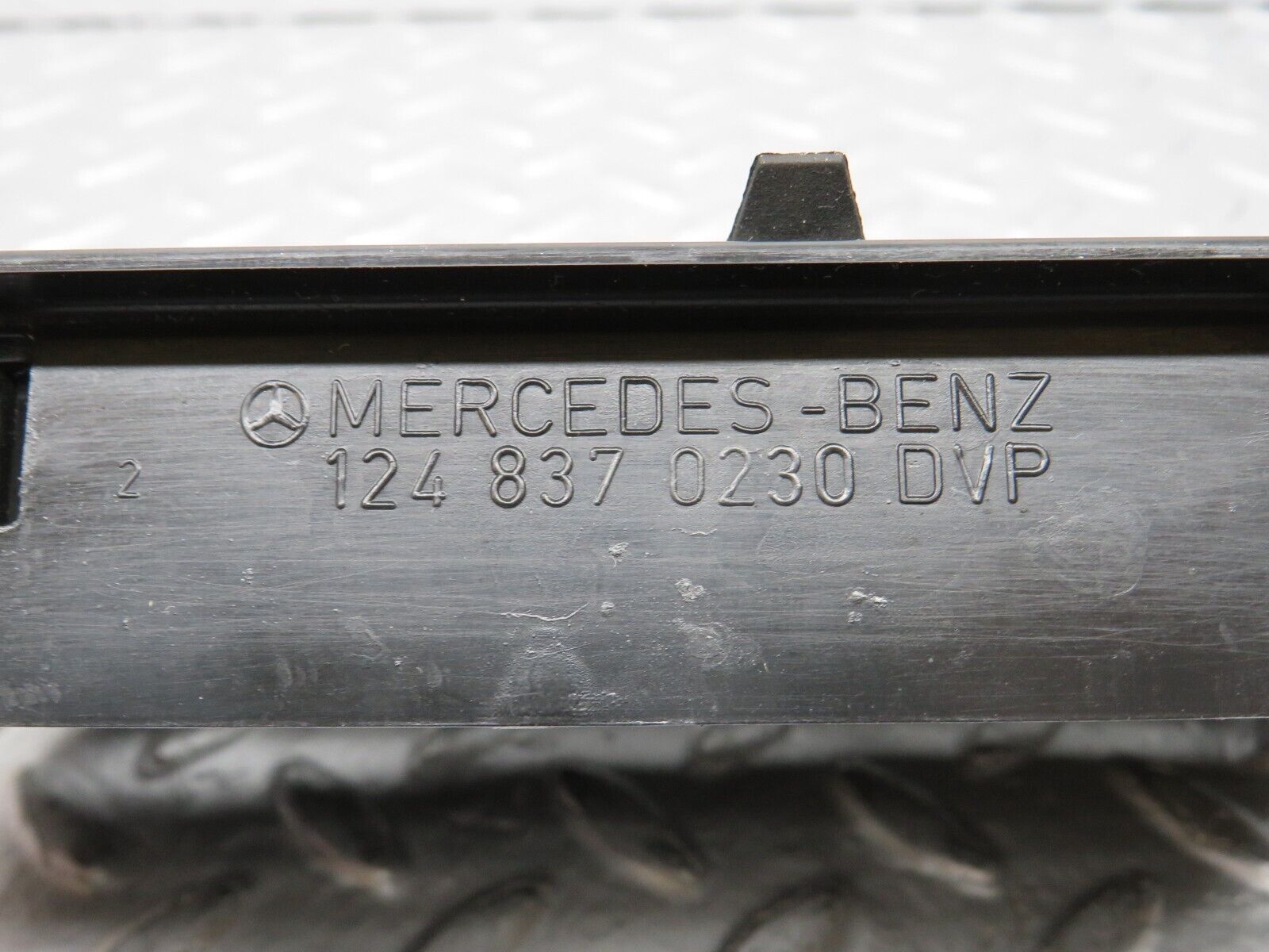 31390 Mercedes-Benz S124 220TE Wagon Air Intake Vent 1248370230 1248370242