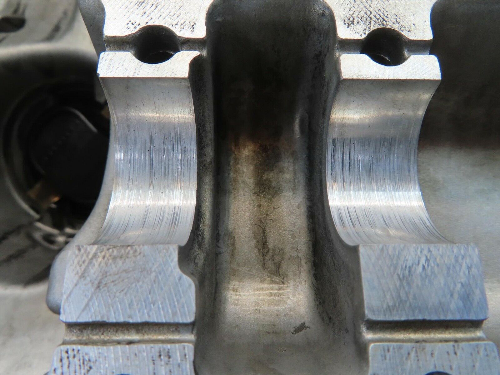 11264 Mercedes-Benz W221 S320 Cylinder Head Valve Cover 6420101130