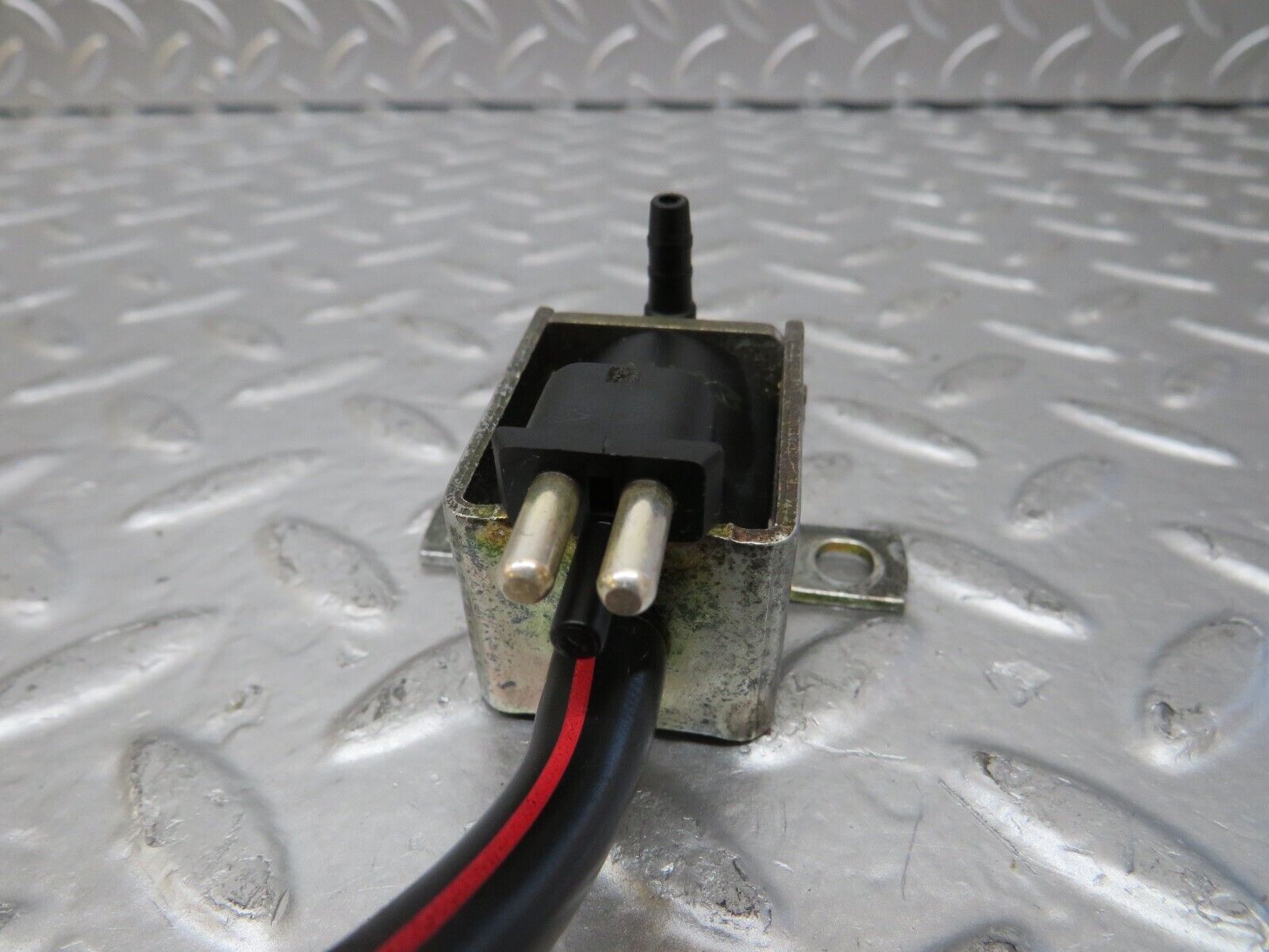 25677 Mercedes-Benz W124 280E Vacuum Valve Solenoid 1170780981