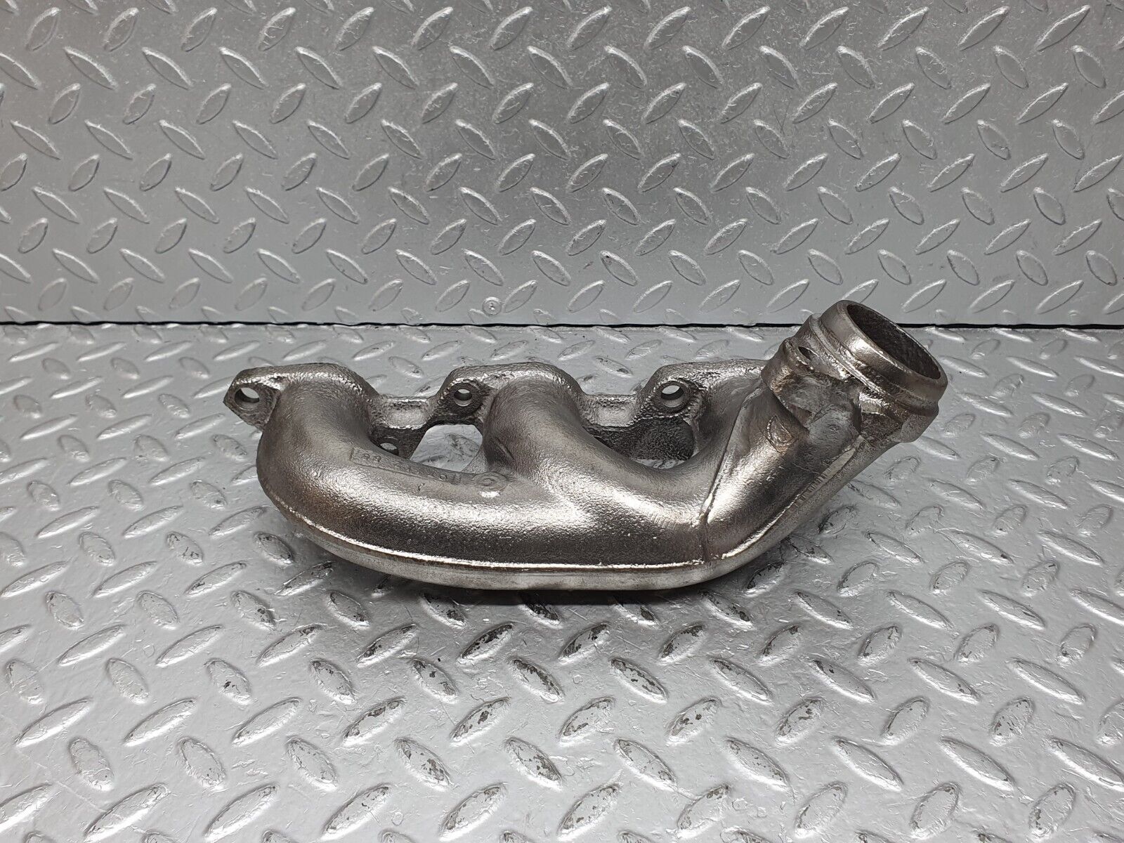 41202 Mercedes-Benz W126 300SE Exhaust Manifold Cylinder 4-6 1031422202