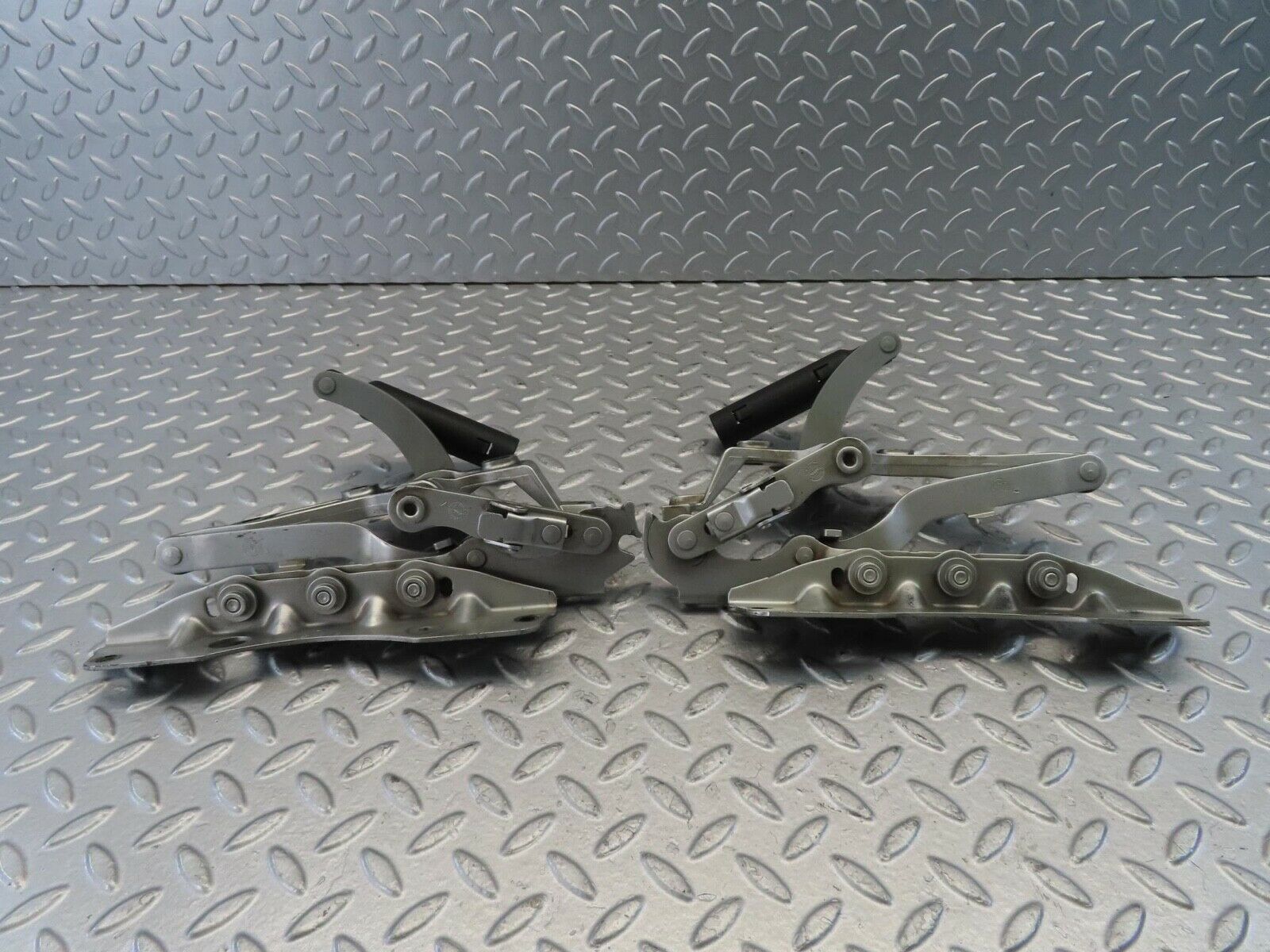 11204 Mercedes-Benz W221 S320 Bonnet Hinge Left And Right