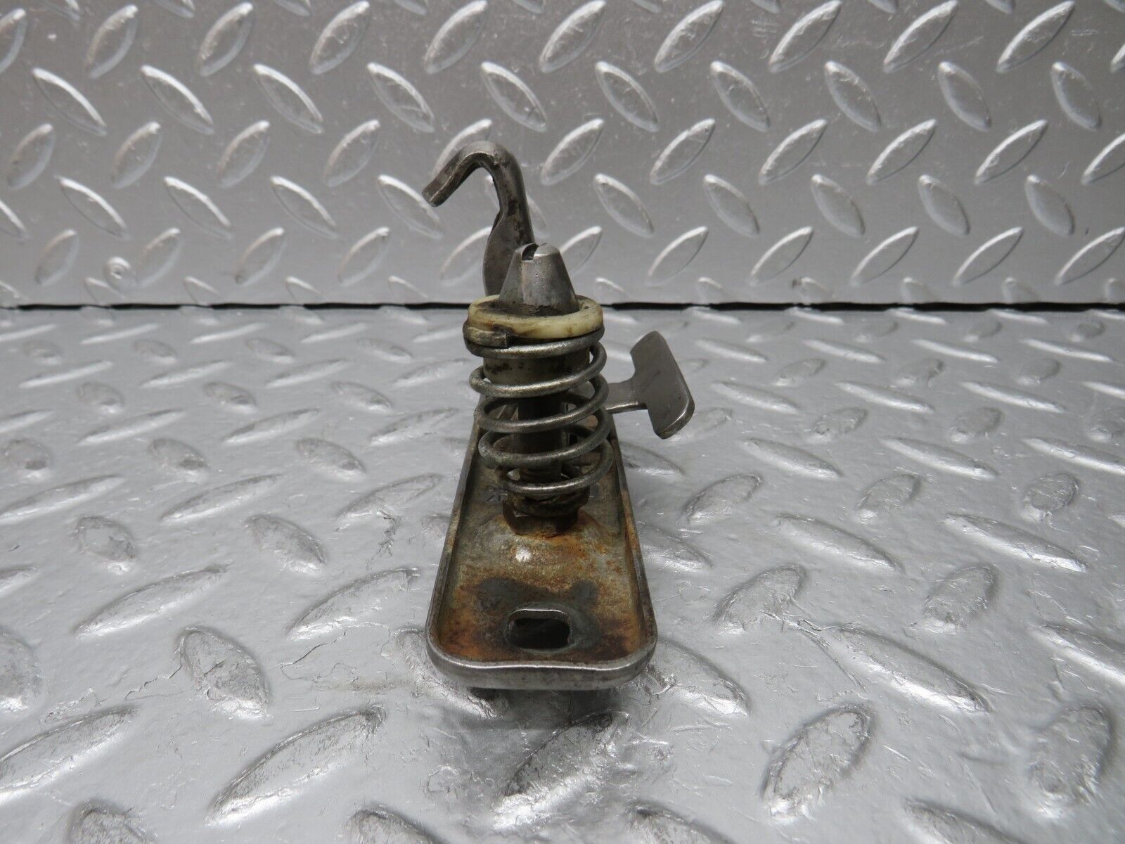 29986 Porsche 924 Bonnet Lock Latch 477823507