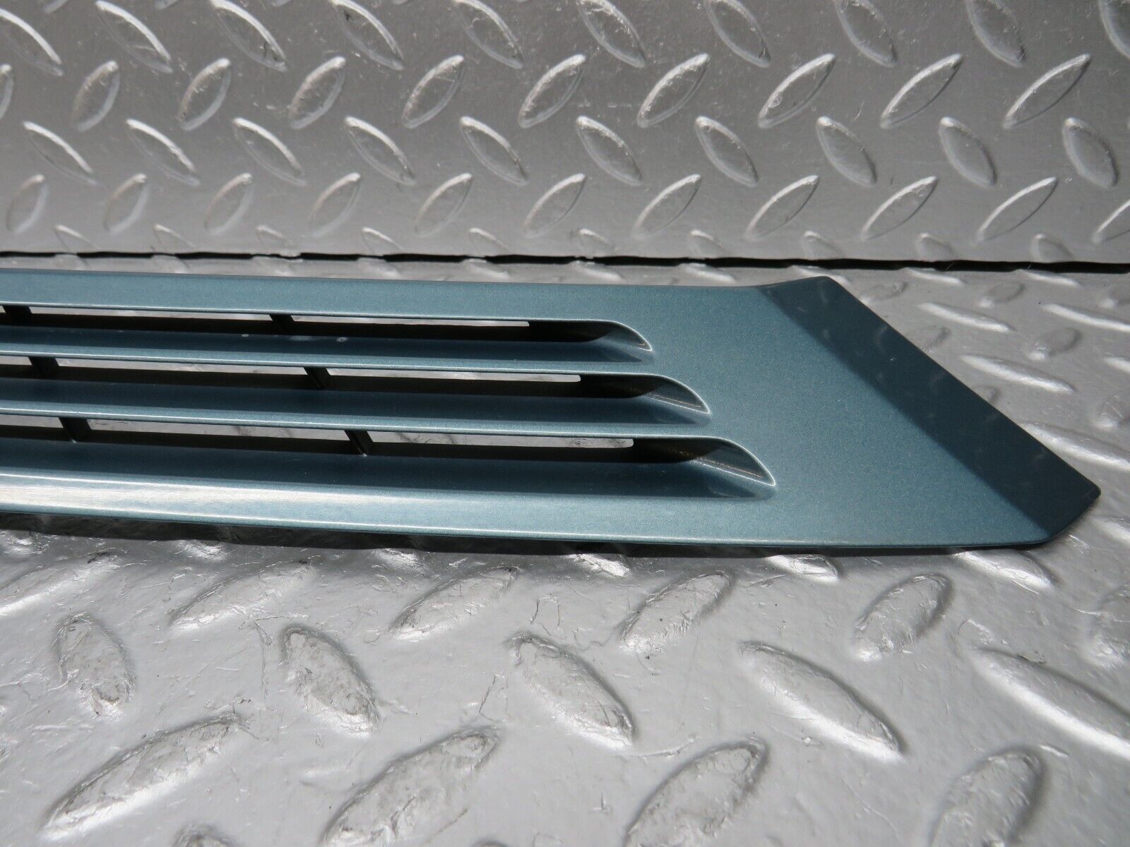 30809 Mercedes-Benz W201 190E 2.0L C Pillar Exterior Cover Left Side 2016980189