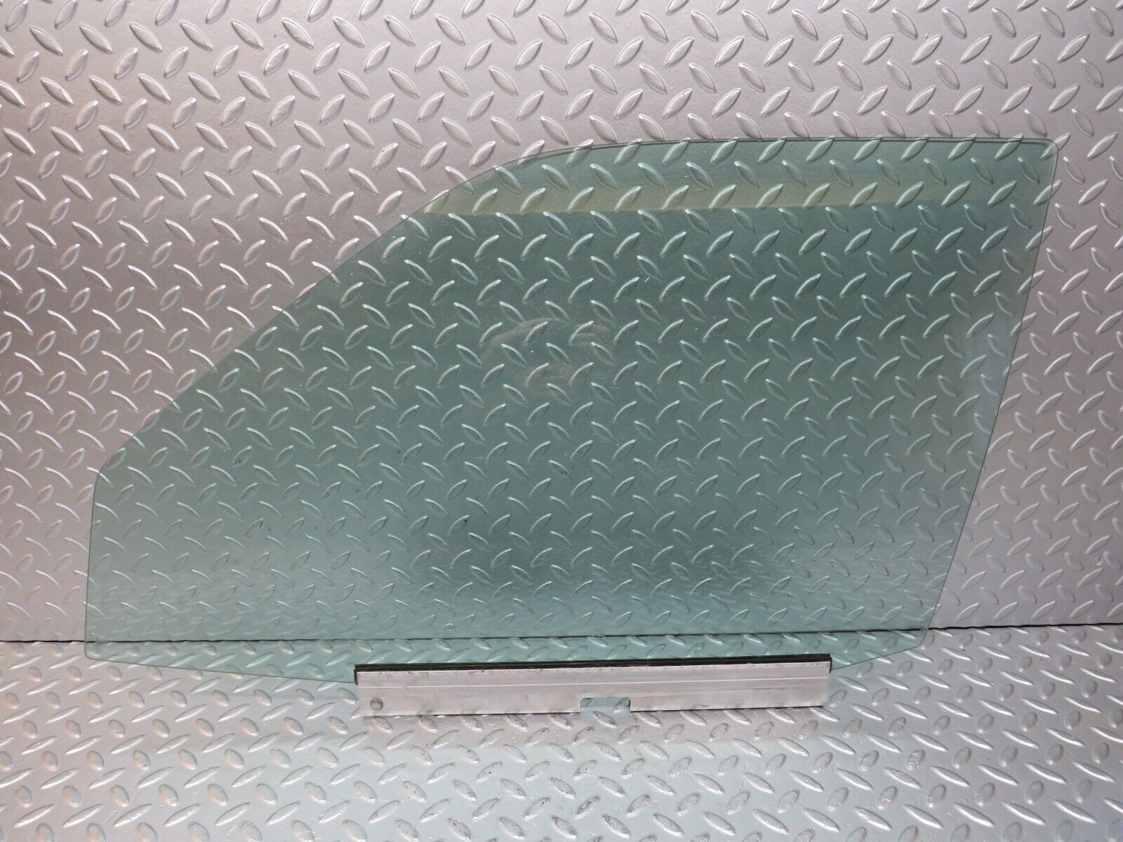 33830 Mercedes-Benz W201 190E 2.0L Front Left Door Window Glass