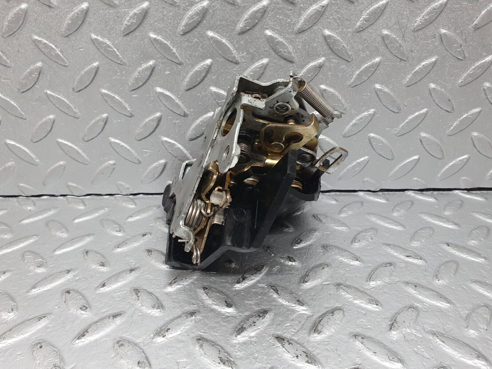 41105 Mercedes-Benz W126 300SE Rear Right Door Lock Mechanism 1237330208