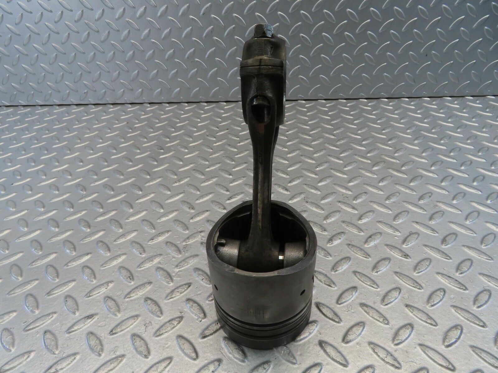10996 Mercedes-Benz W115 220D Piston With Connecting Rod 86.98 mm