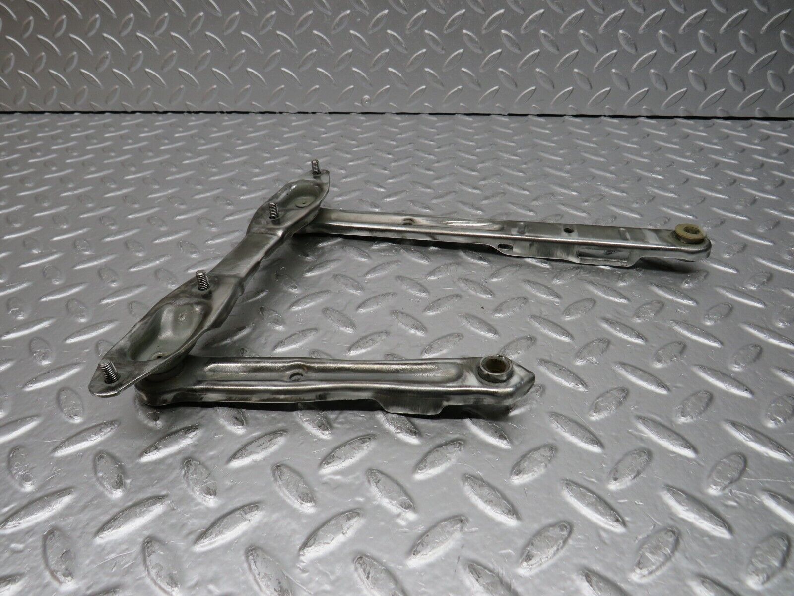 31659 Mercedes-Benz W201 190LE 1.8L Bonnet Hinge Right Side