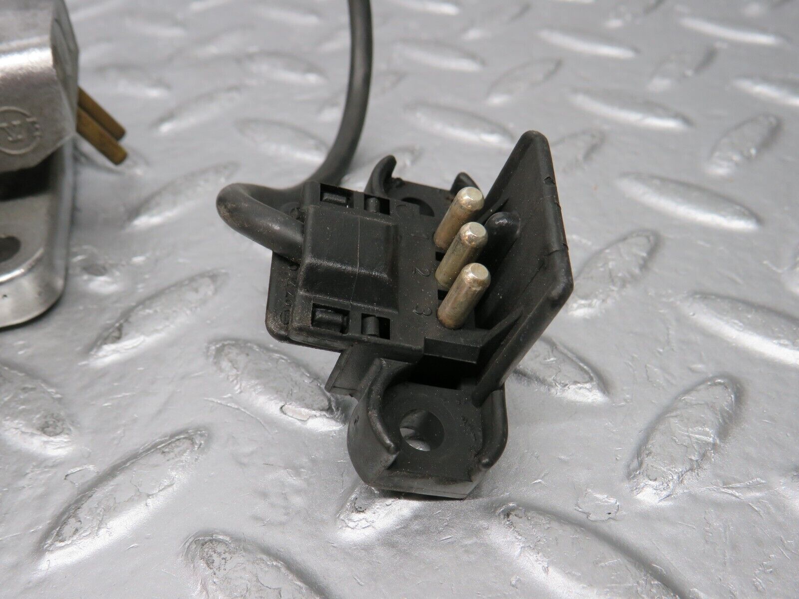 31742 Mercedes-Benz W201 190LE 1.8L Throttle Body Valve & Switch 0011409053