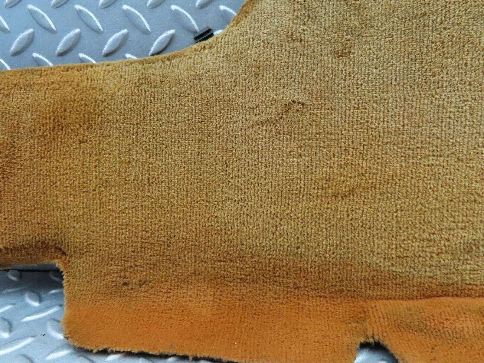 6323 Mercedes-Benz W126 380SE Centre Console Carpet Right Side Palomino