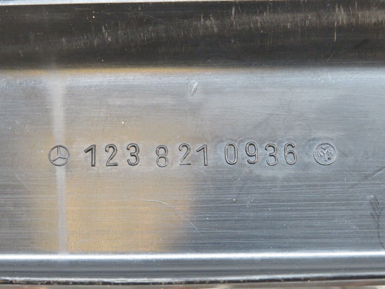 0463 Mercedes-Benz W123 230E Cable Channel Duct Front Pair 1238210936