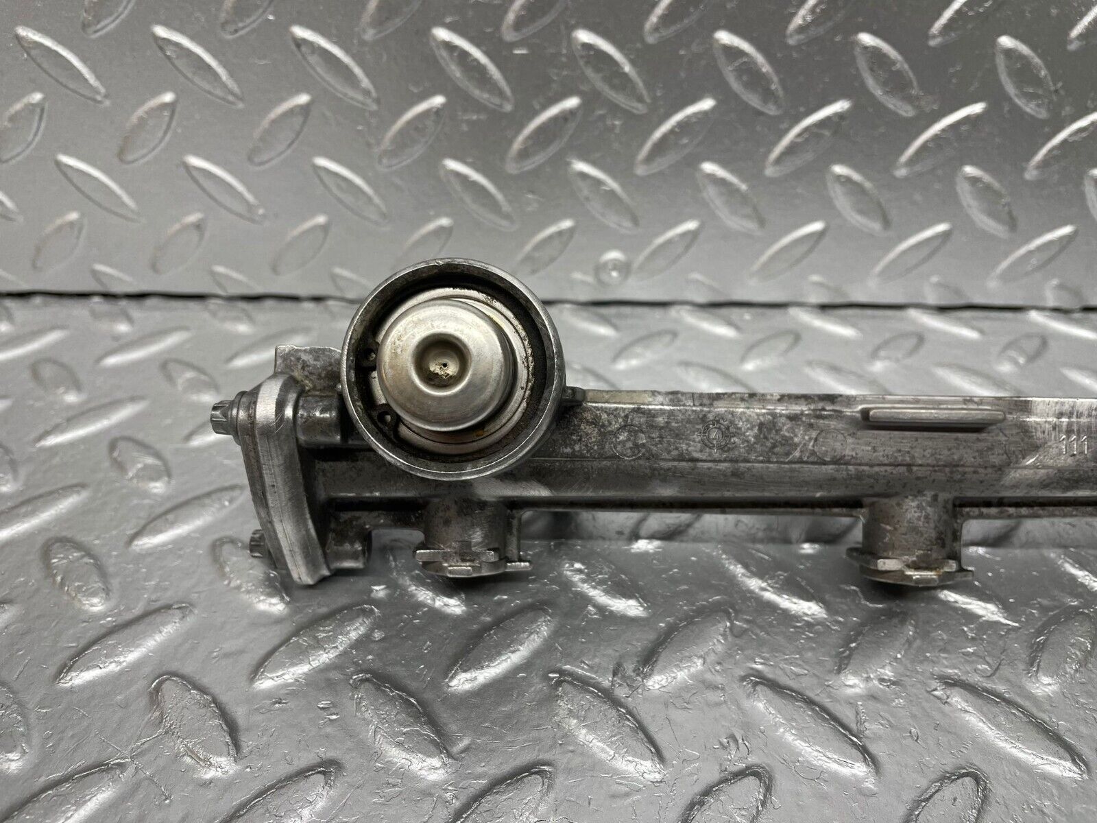 33400 Mercedes-Benz W202 C180 Fuel Injector Rail 11107845