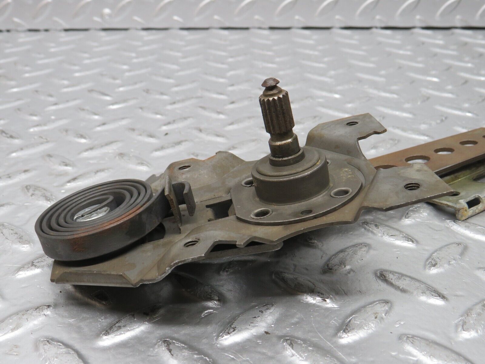 31153 Mercedes-Benz W123 200D Rear Right Manual Window Regulator 1237300246