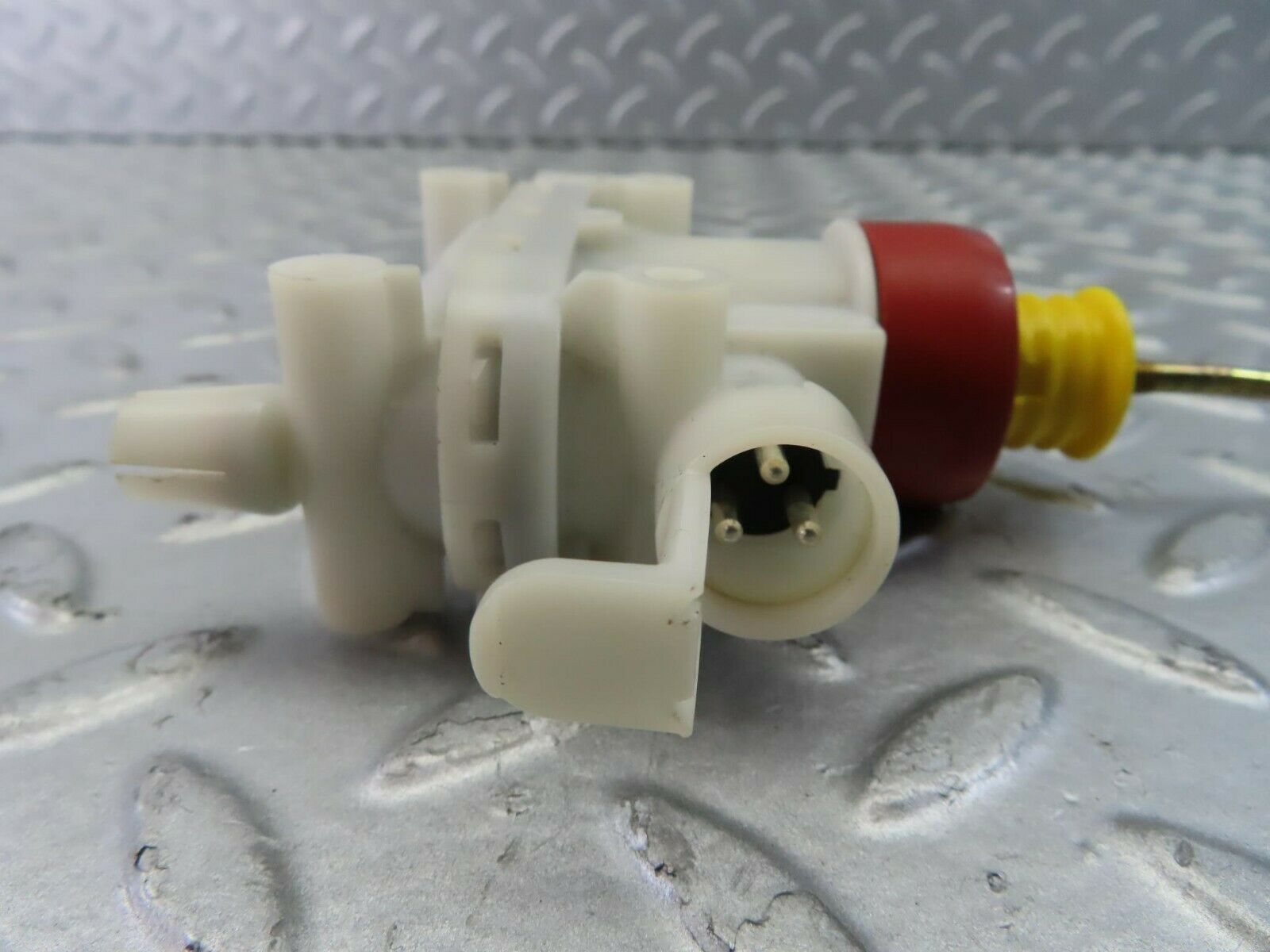 10363 Mercedes-Benz W201 190E Trunk Lock Vacuum Actuator