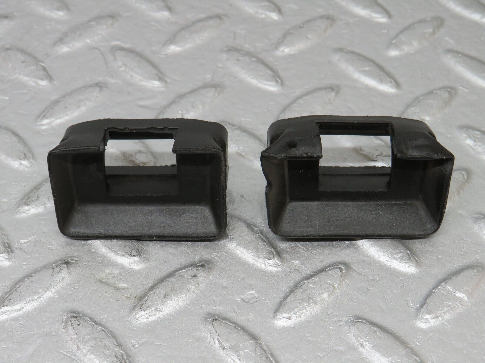 36586 Mercedes-Benz W201 190E 2.0L Door Check Strap Rubber Seal 2x 2017270430