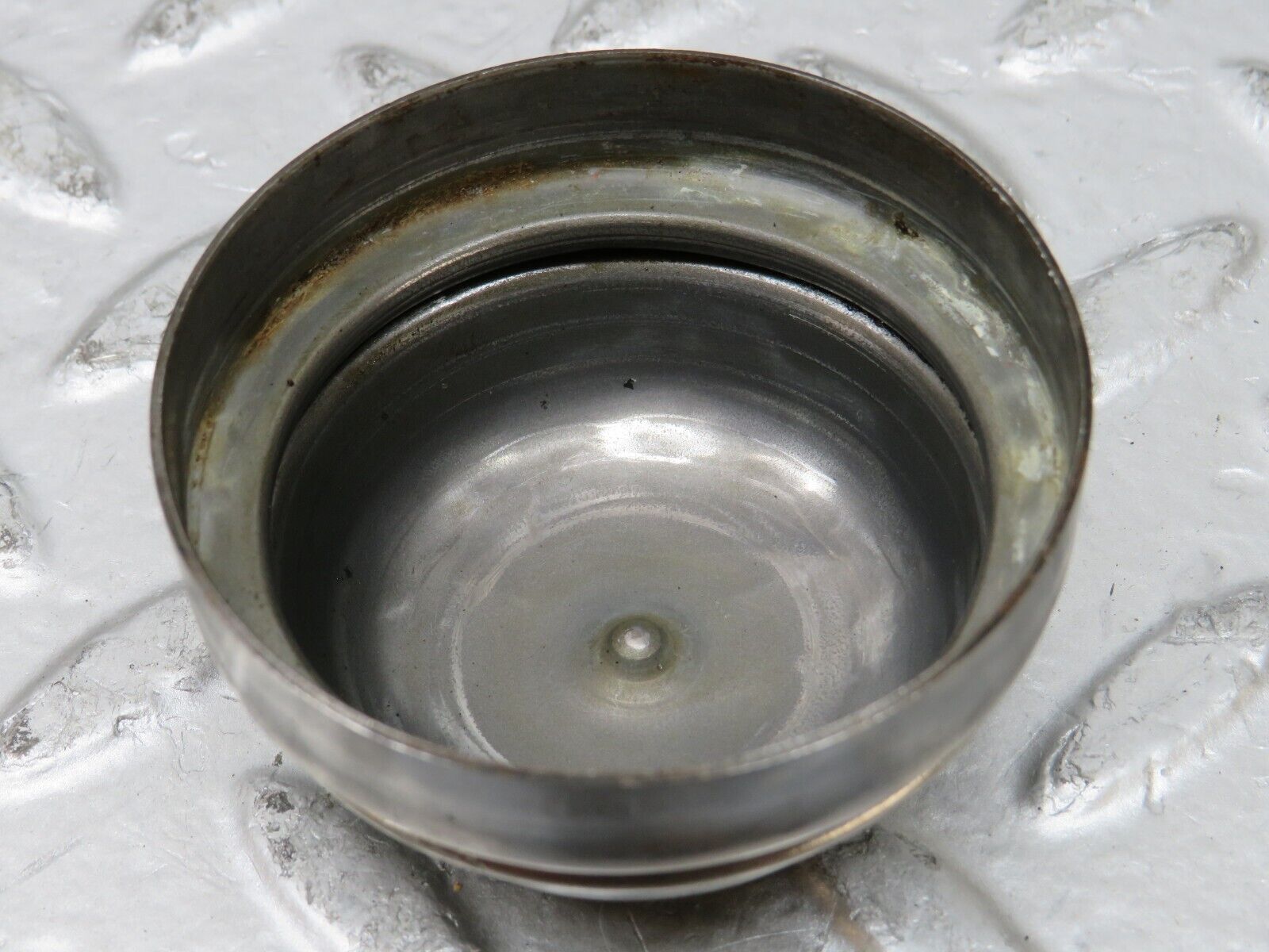 26245 Mercedes-Benz W116 450SE Wheel Hub Locking Cap