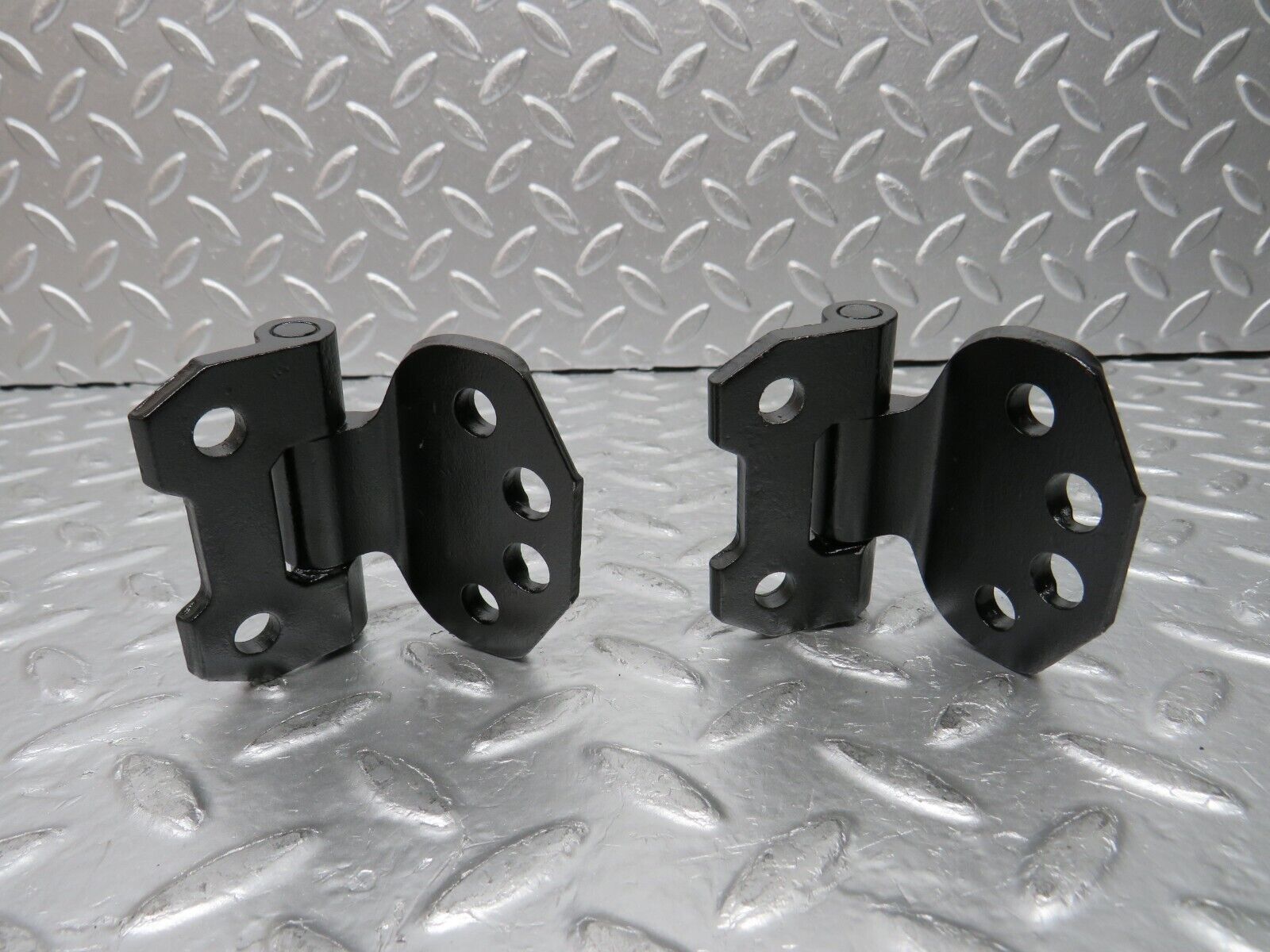 30391 Mercedes-Benz W124 230E Right Door Hinge Pair