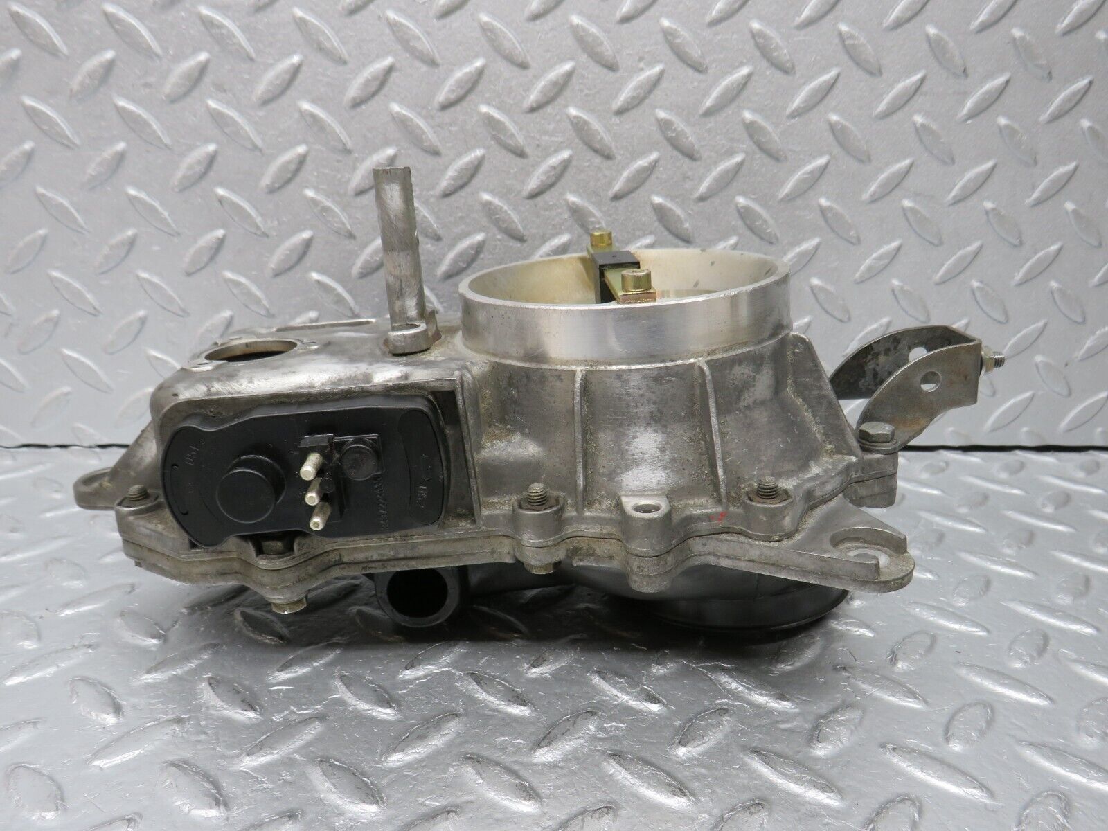 38812 Mercedes-Benz W201 190E 2.6L Air Flow Mass Meter Sensor Bosch 1031410090 0438121033 1031410345