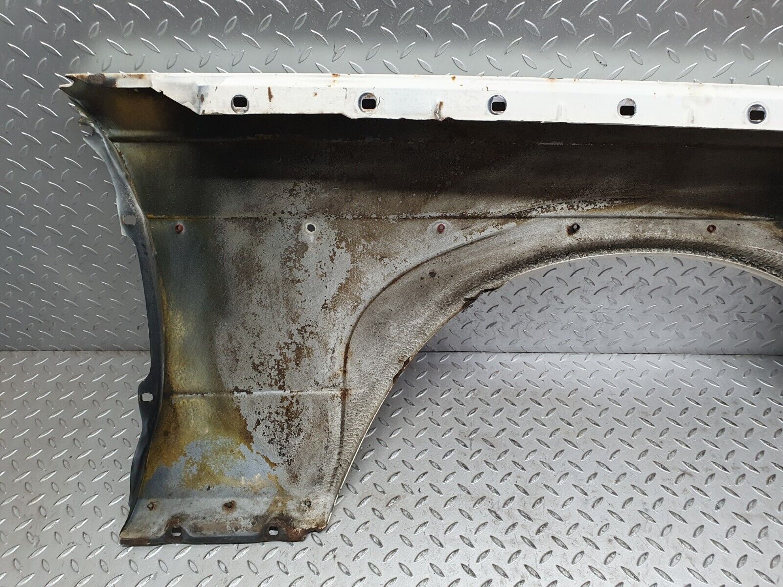 40810 Mercedes-Benz W123 300D Front Left Wing Fender