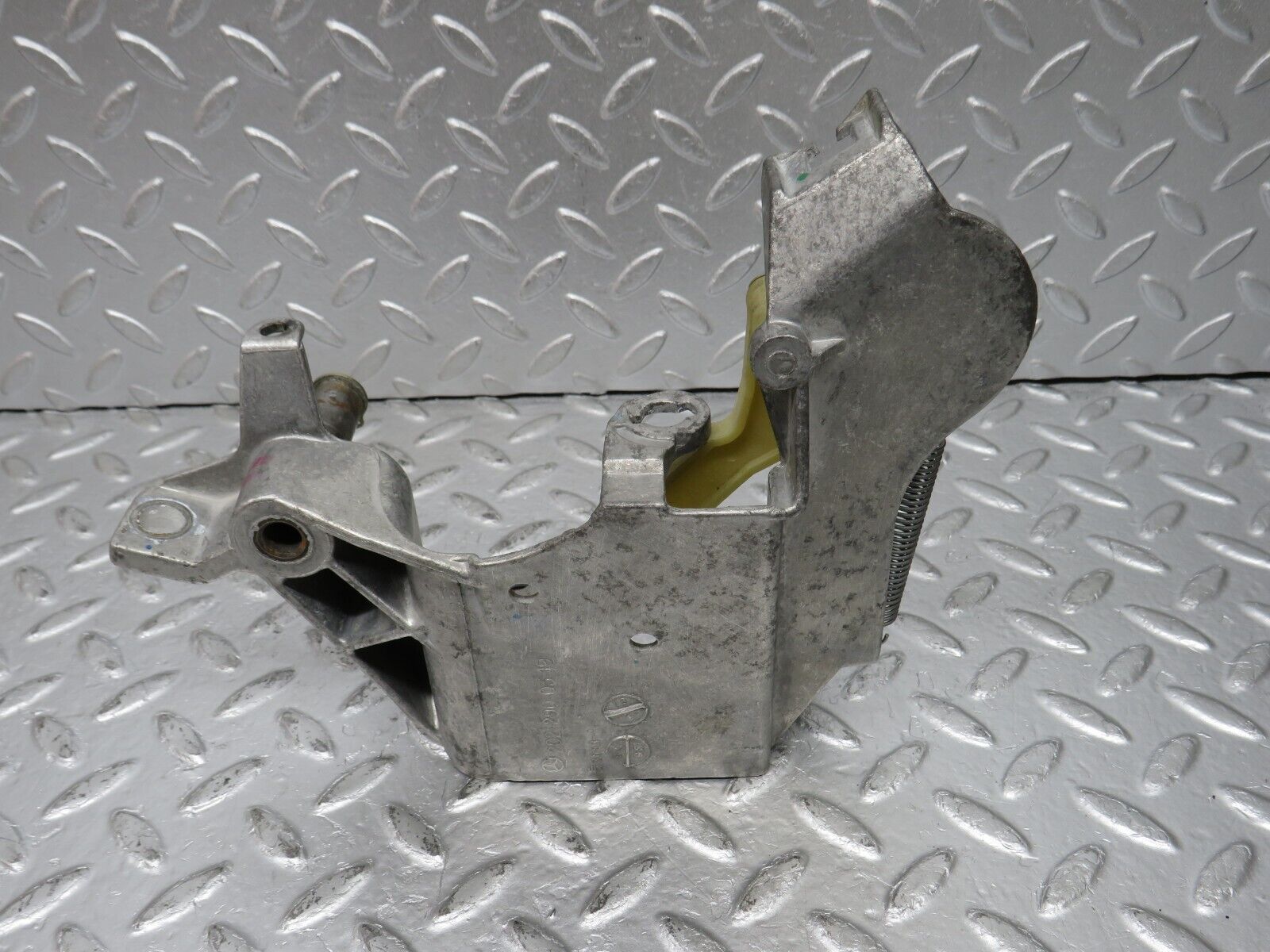 33415 Mercedes-Benz W202 C180 Brake Pedal Bracket 2022900319 2022920031
