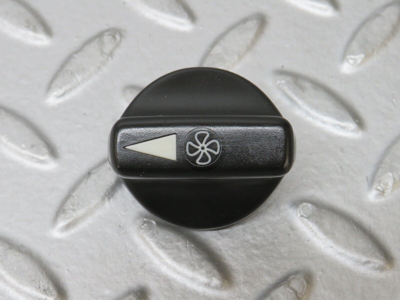 36132 Mercedes-Benz W126 420SE Heater Control Knob Pair