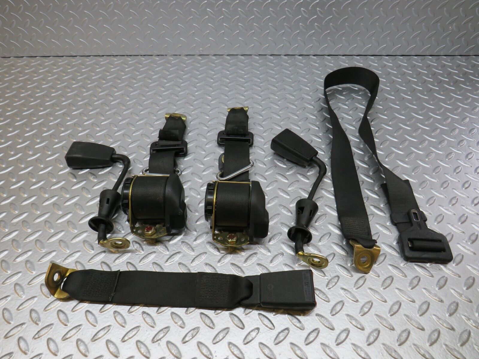 34011 Mercedes-Benz W124 260E Rear Seat Belt Set