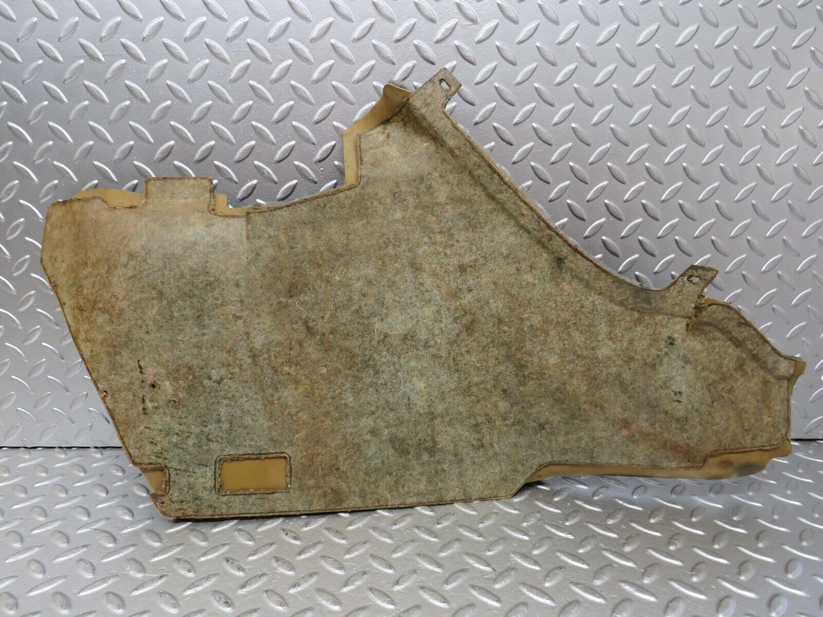 25754 Mercedes-Benz W124 280E Centre Console Carpet Right Side Grey