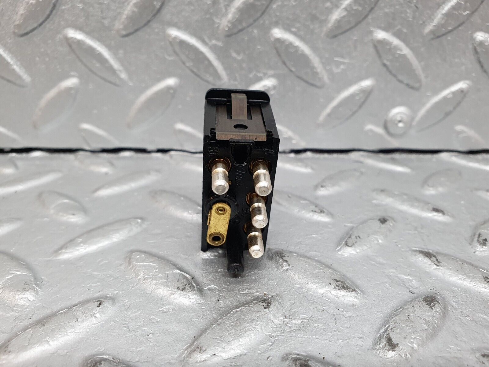 41100 Mercedes-Benz W126 300SE Rear Windscreen Defroster Switch 0008206110