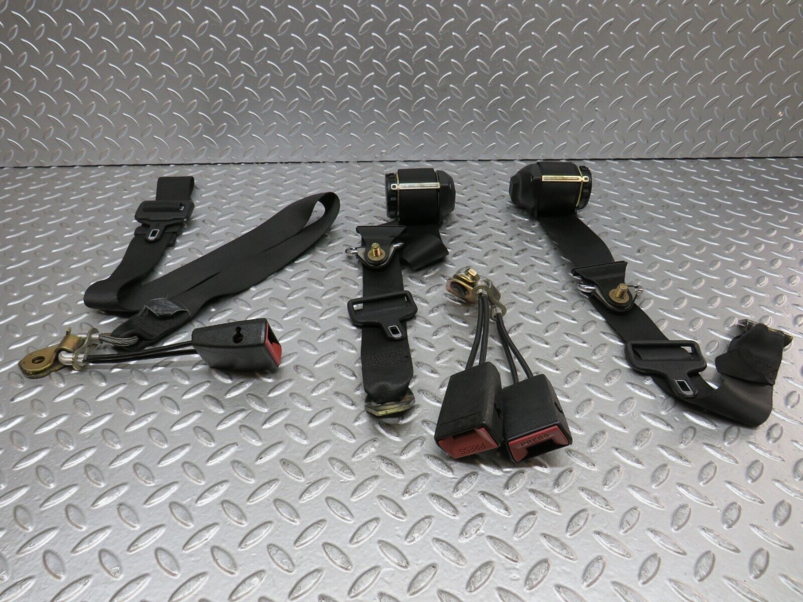 27820 Mercedes-Benz S124 300TE Wagon Rear Seat Belt With Buckles