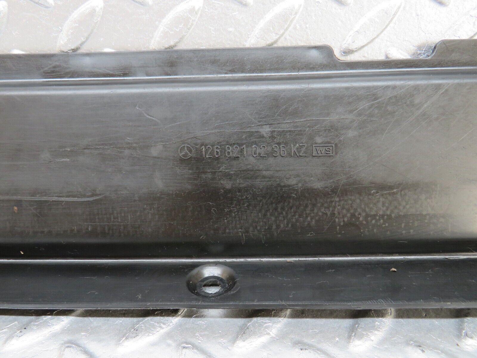 34279 Mercedes-Benz C126 380SEC Coupe Front Right Cover 1268210236