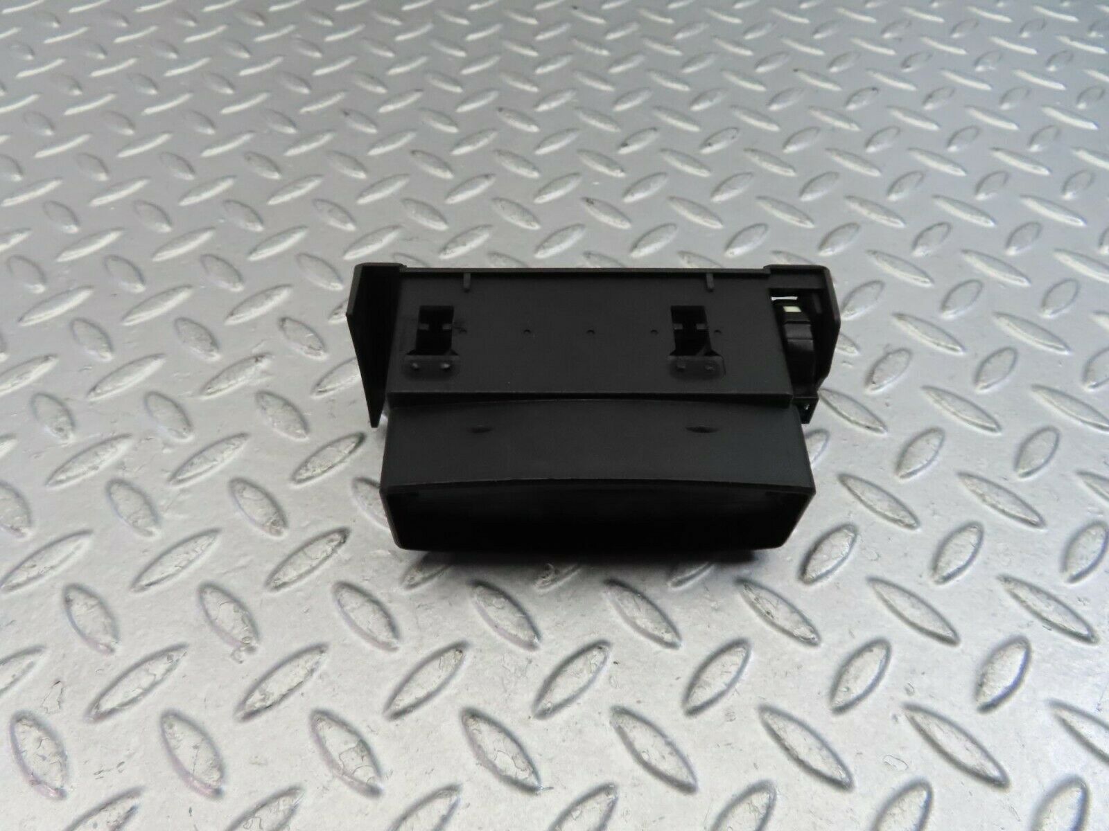 9398 Mercedes-Benz C124 300CE Coupe Dashboard Air Vent Left