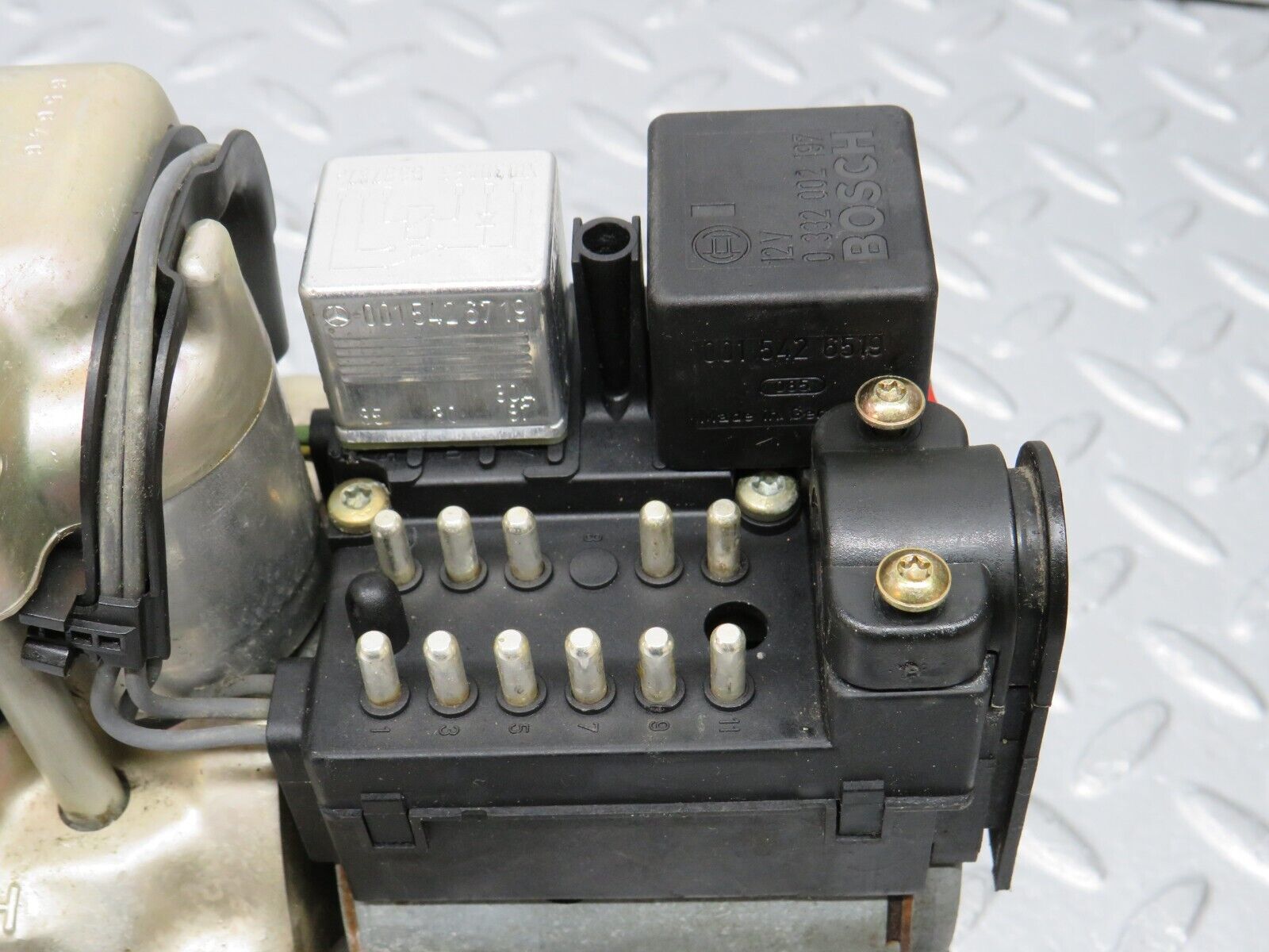 38578 Mercedes-Benz R129 280SL Coupe ABS Brake Pump Bosch 0265200043