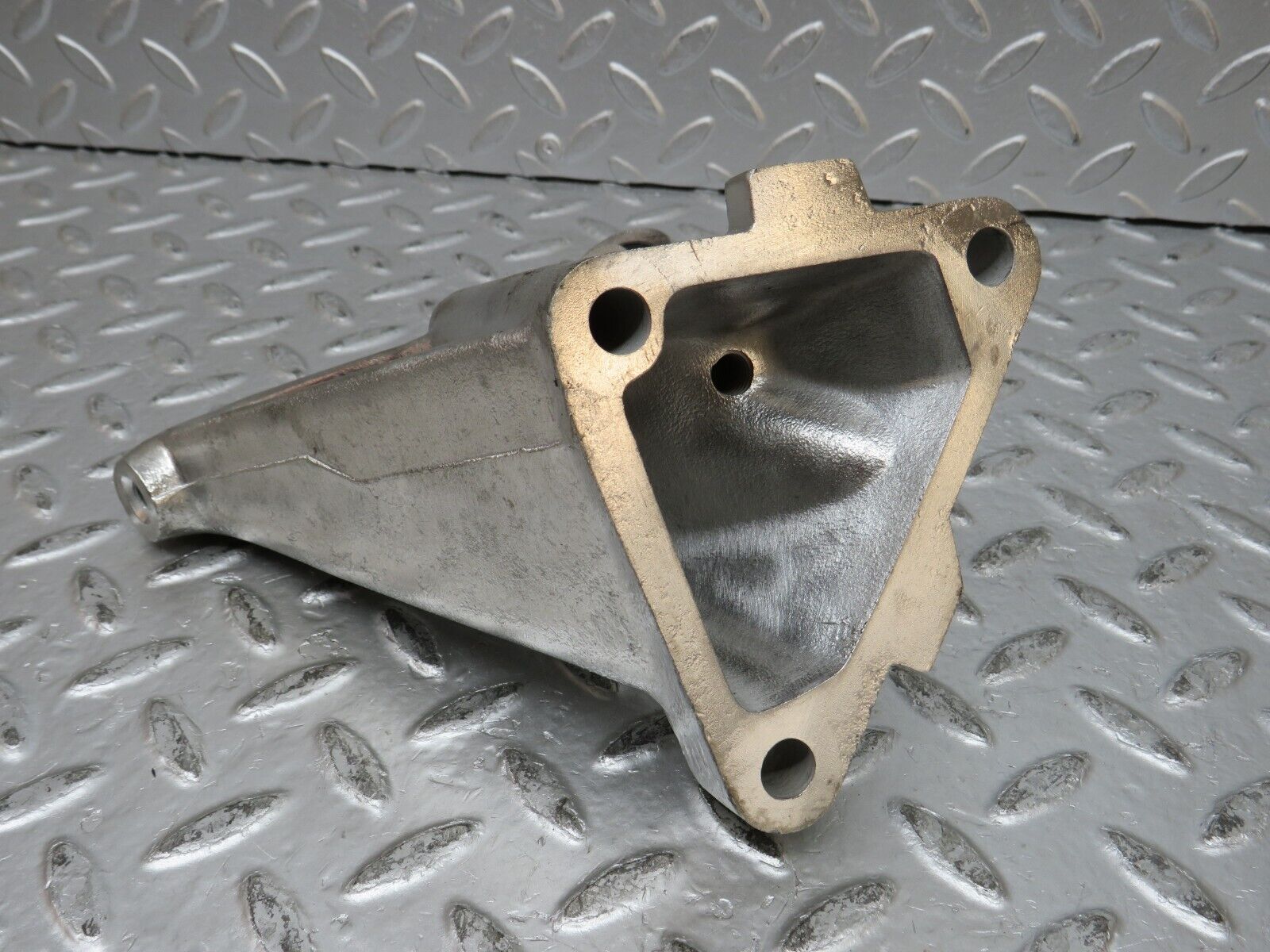 31973 Mercedes-Benz W123 230E Engine Mount Bracket Left Side 1022230504