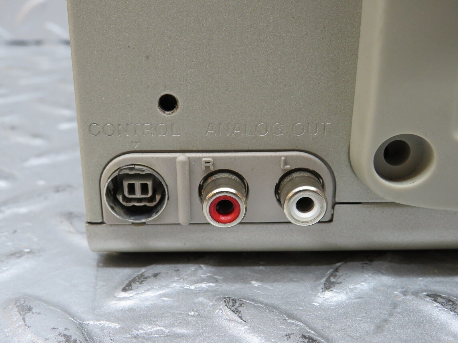 36502 Mercedes-Benz W201 190E 2.0L Disc Changer SONY CDX-727