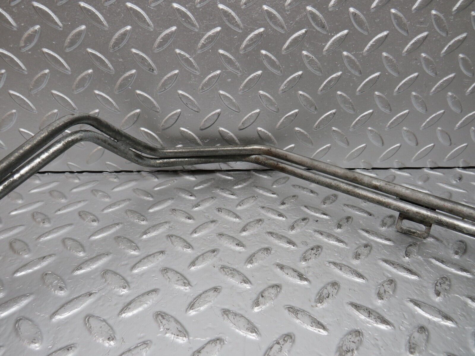 32718 Mercedes-Benz S124 300TE Wagon Oil Cooling Pipe