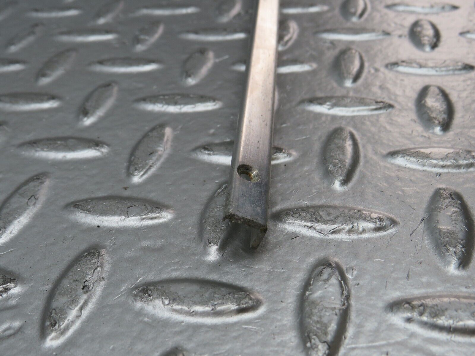 0489 Mercedes-Benz W123 230E Sunroof Chrome Trim