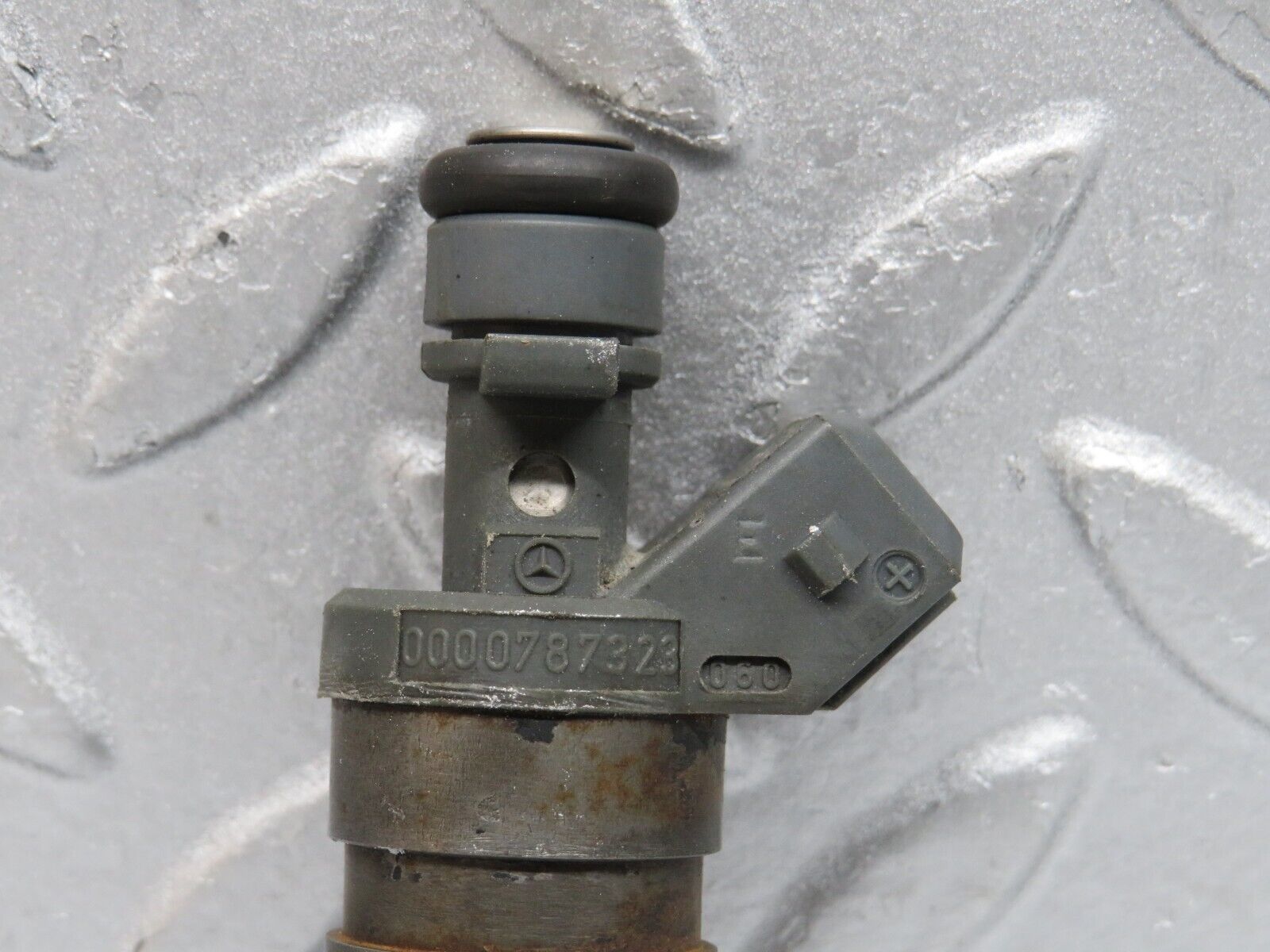 38655 Mercedes-Benz R129 280SL Coupe Fuel Injector Bosch 0000787323 0280155209