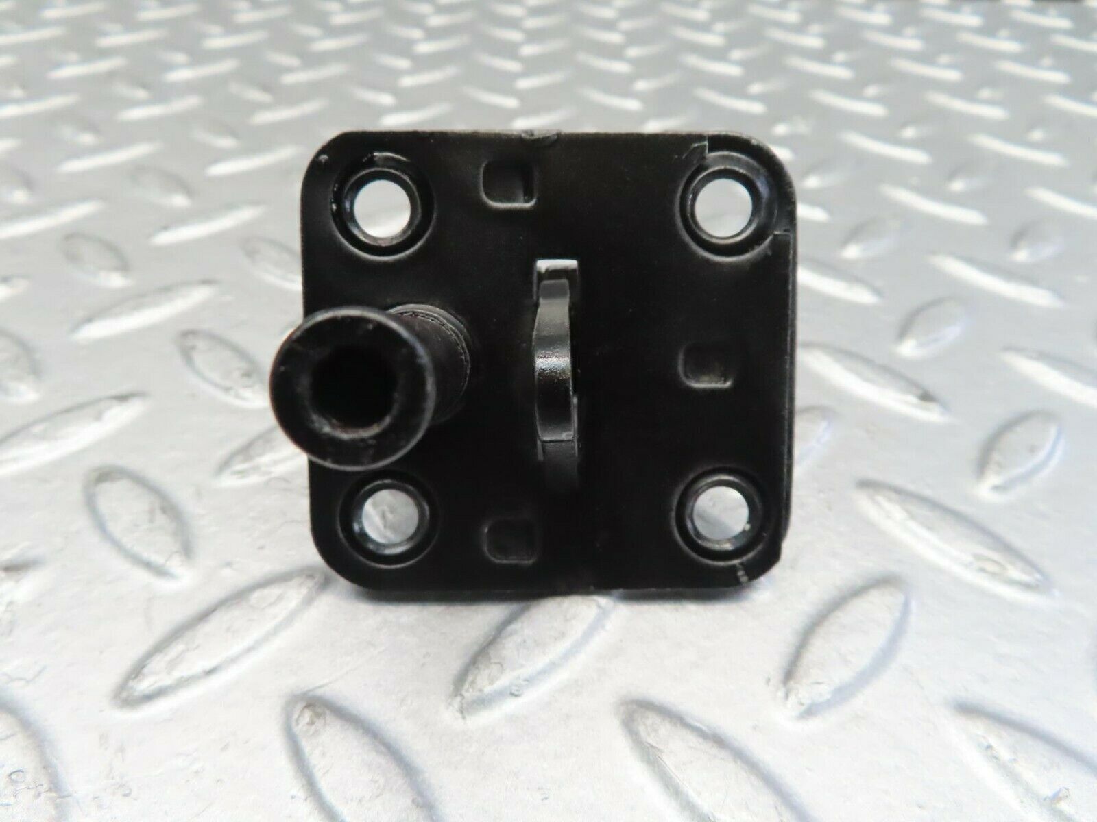 11556 Mercedes-Benz C123 230CE Coupe Bonnet Lock Catch