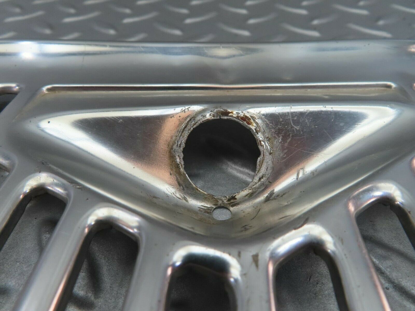 7385 Mercedes-Benz W116 450SE Air Intake Grill Chrome