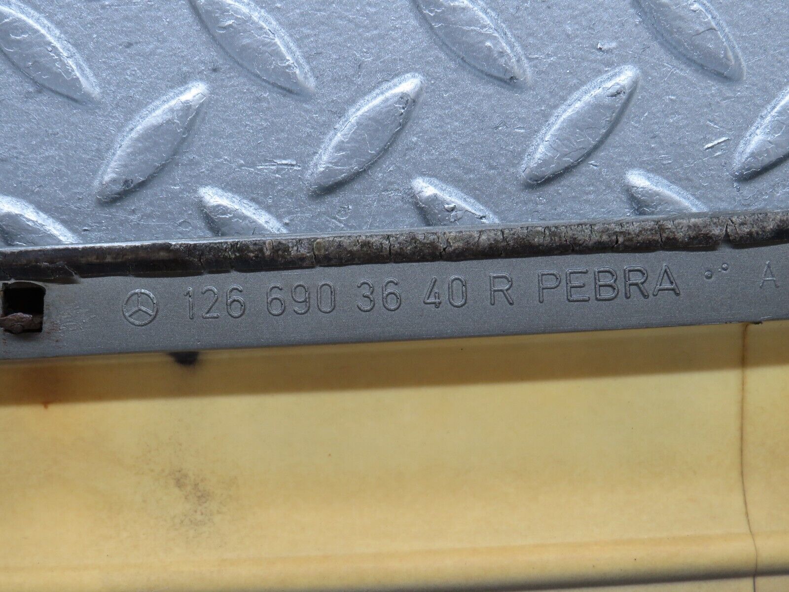 35967 Mercedes-Benz W126 420SE Front Right Fender Wing Moulding Trim 1266903640