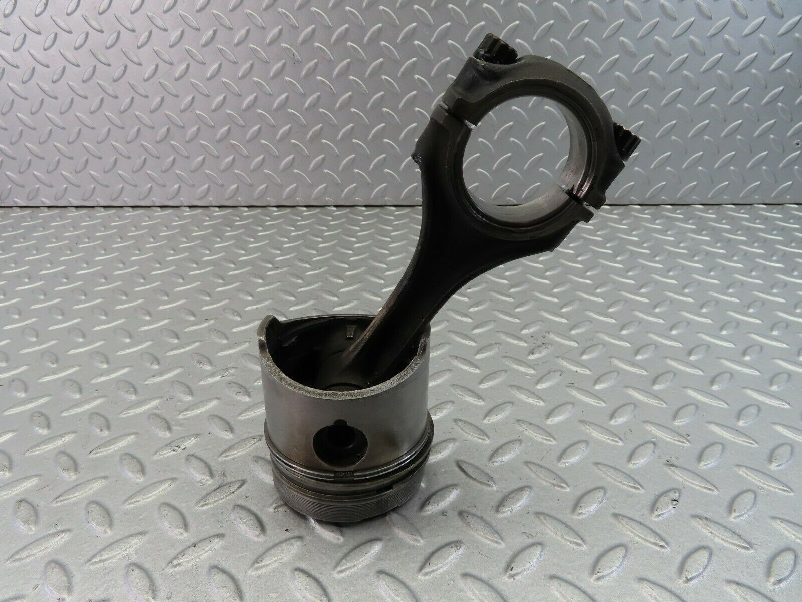 8043 Mercedes-Benz W115 220D Piston With Connecting Rod 87.03 mm