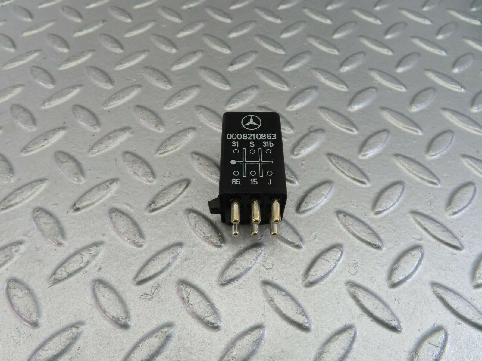 10093 Mercedes-Benz C123 230CE Coupe Intermittent Wiper Relay 0008210863