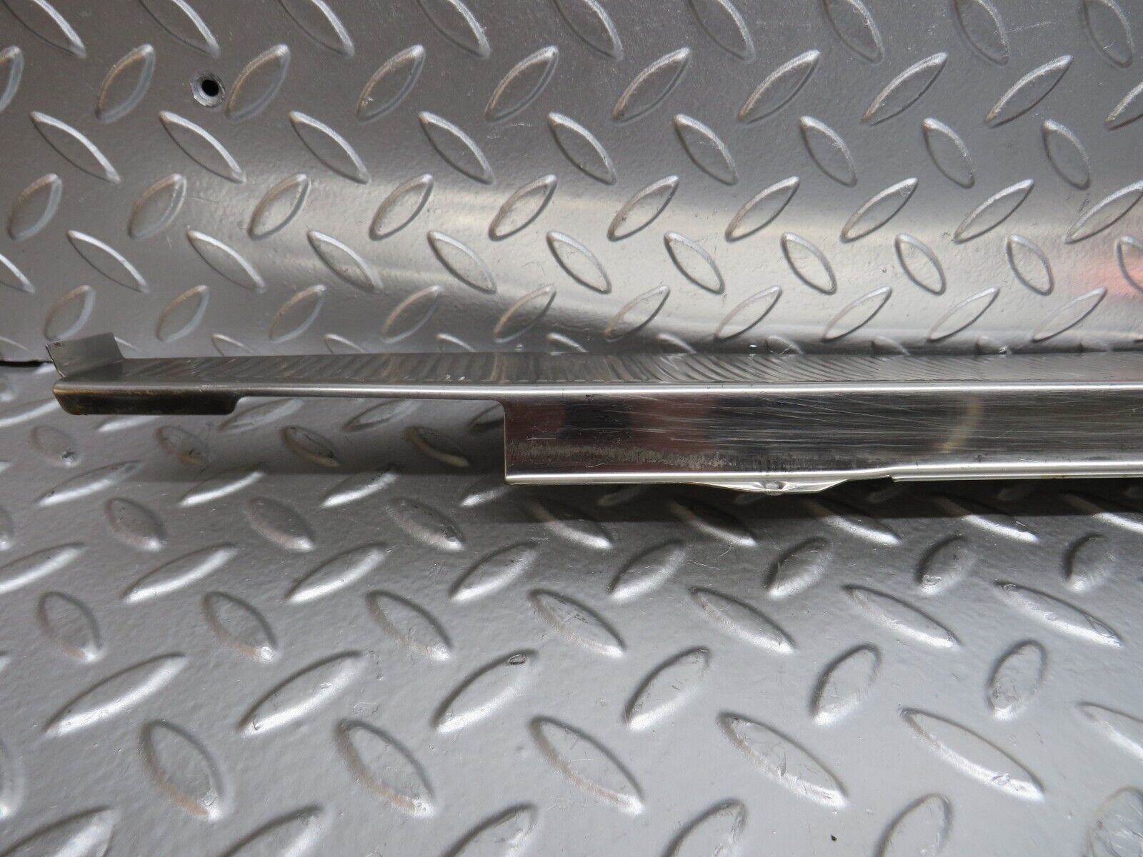 32501 Mercedes-Benz S124 300TE Trunk Edge Chrome Moulding 1246980089 000584503