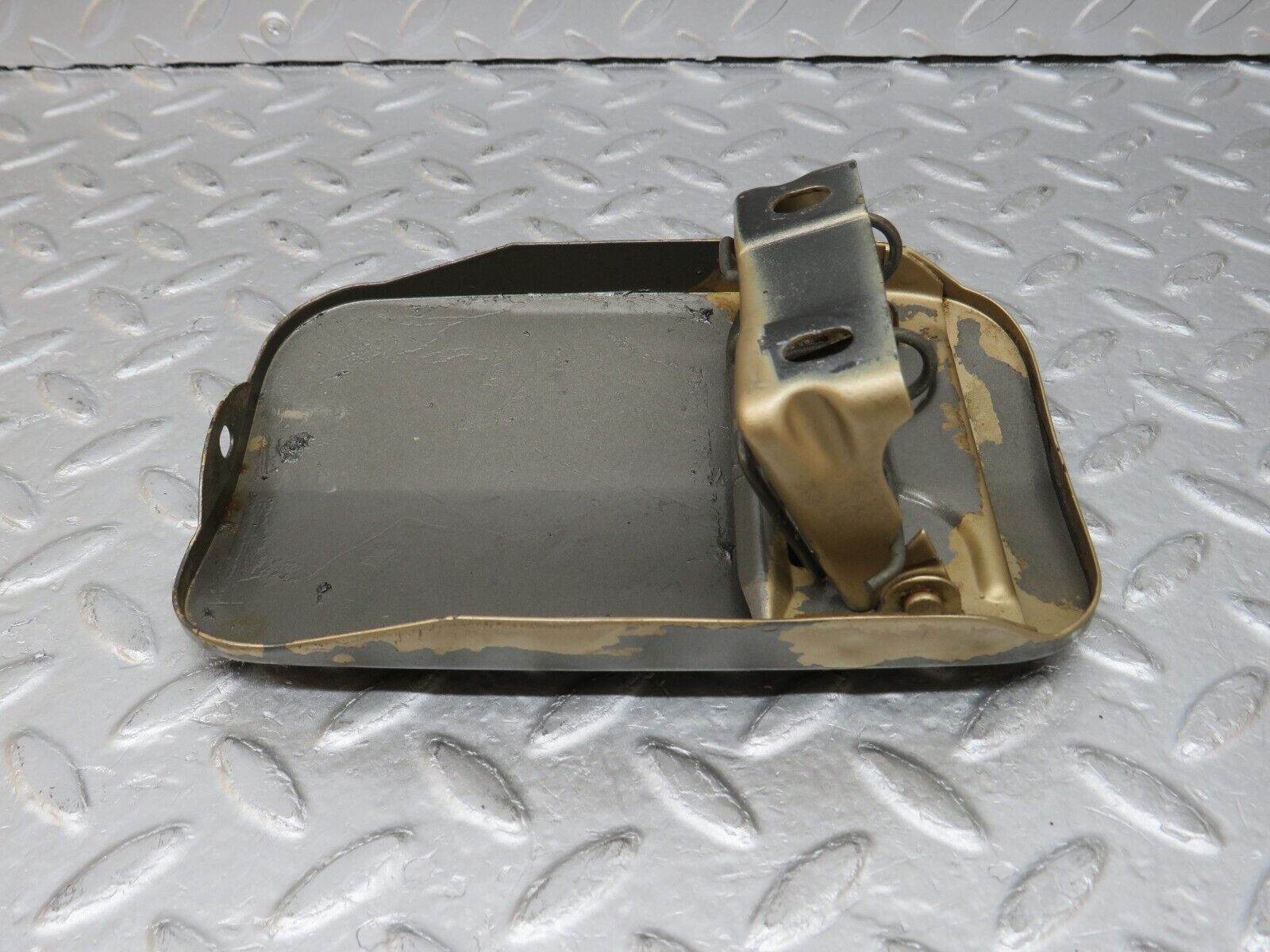 36007 Mercedes-Benz W126 420SE Fuel Tank Flap Cap