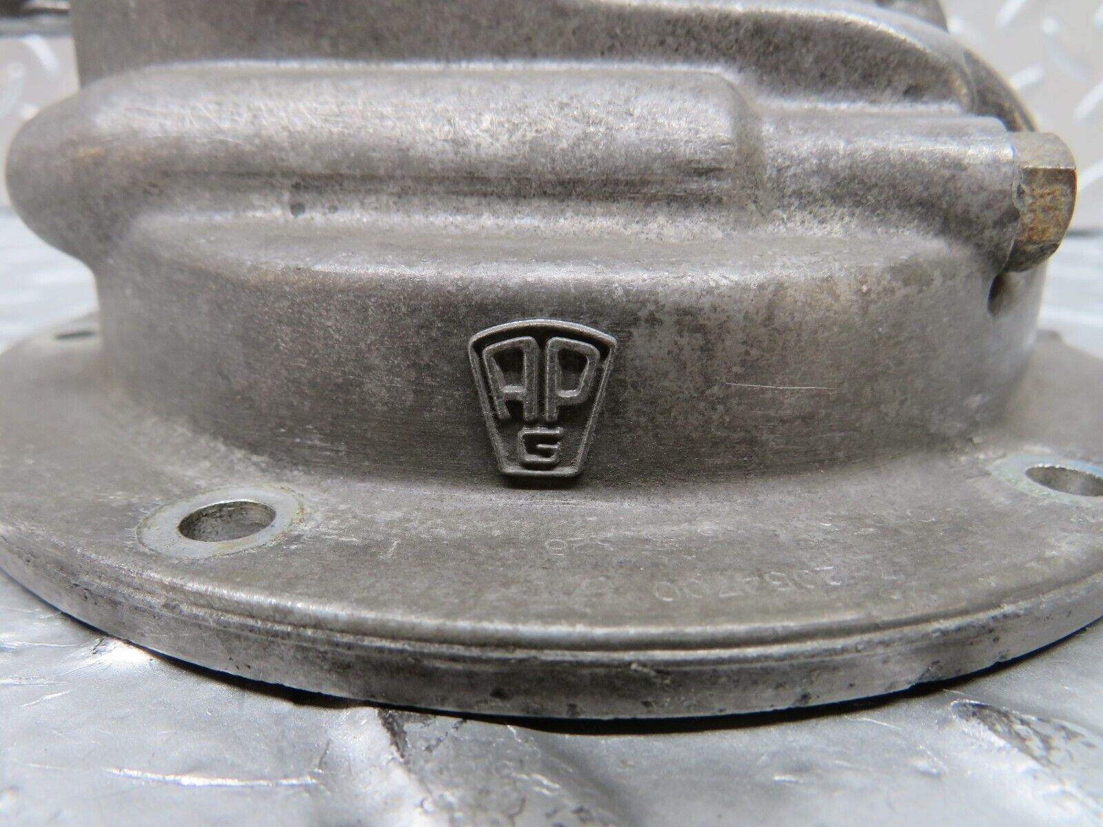 26941 Mercedes-Benz W123 240D Vacuum Pump Pierburg 7.2054700 / 0003013653328